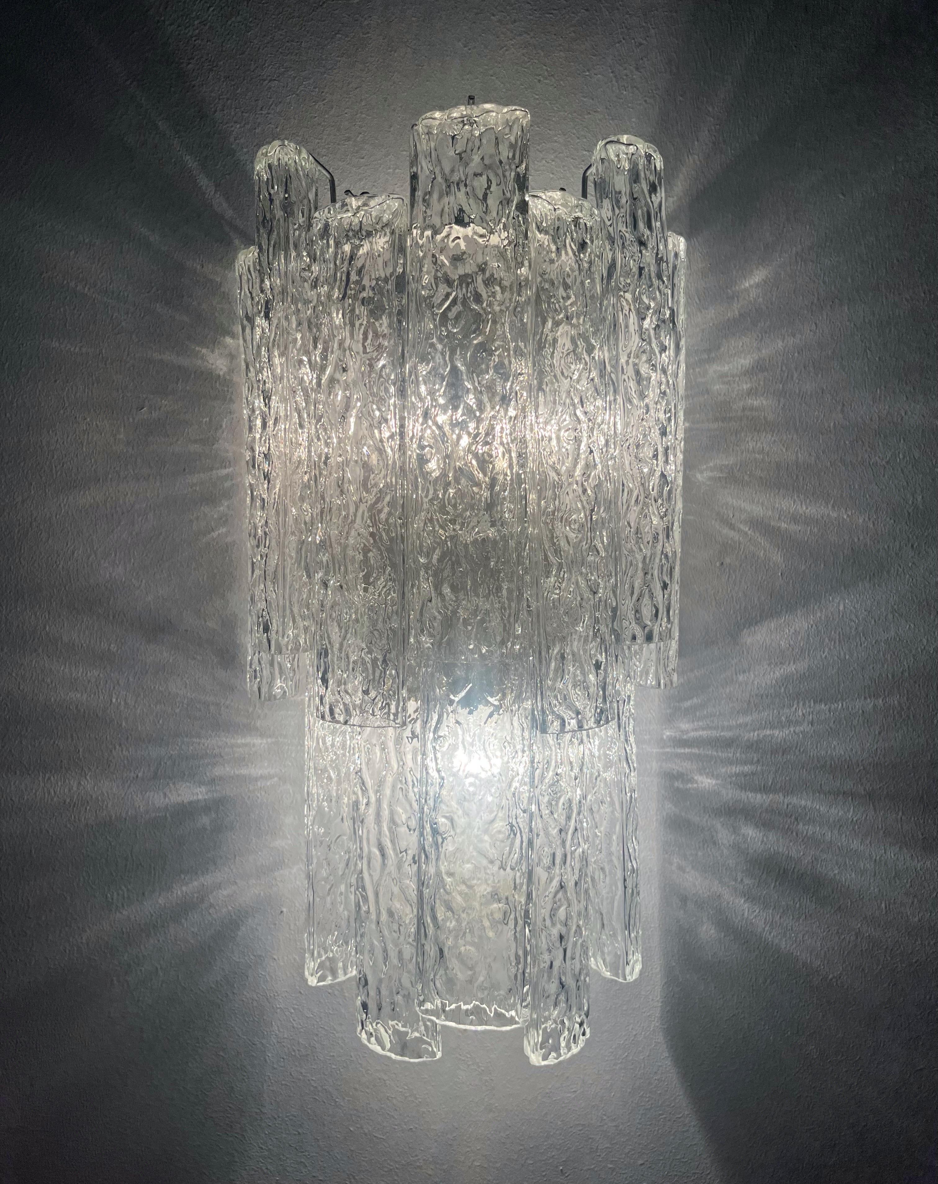 Marvelous and unique Italian Murano glass Wall Sconce from 1970s. This fixture was designed and manufactured during the 1970s in Italy by Venini. 
This Wall Scconce is composed by 12 Clear Murano glasses. One more glass included as replacement.
The