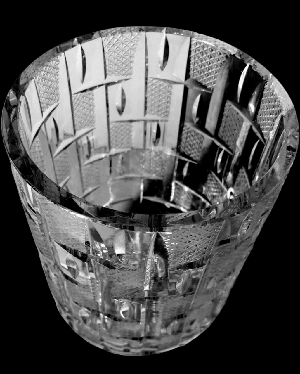 Italian Midcentury Large Crystal Vase Ground, Cut, And Polished By Hand For Sale 4