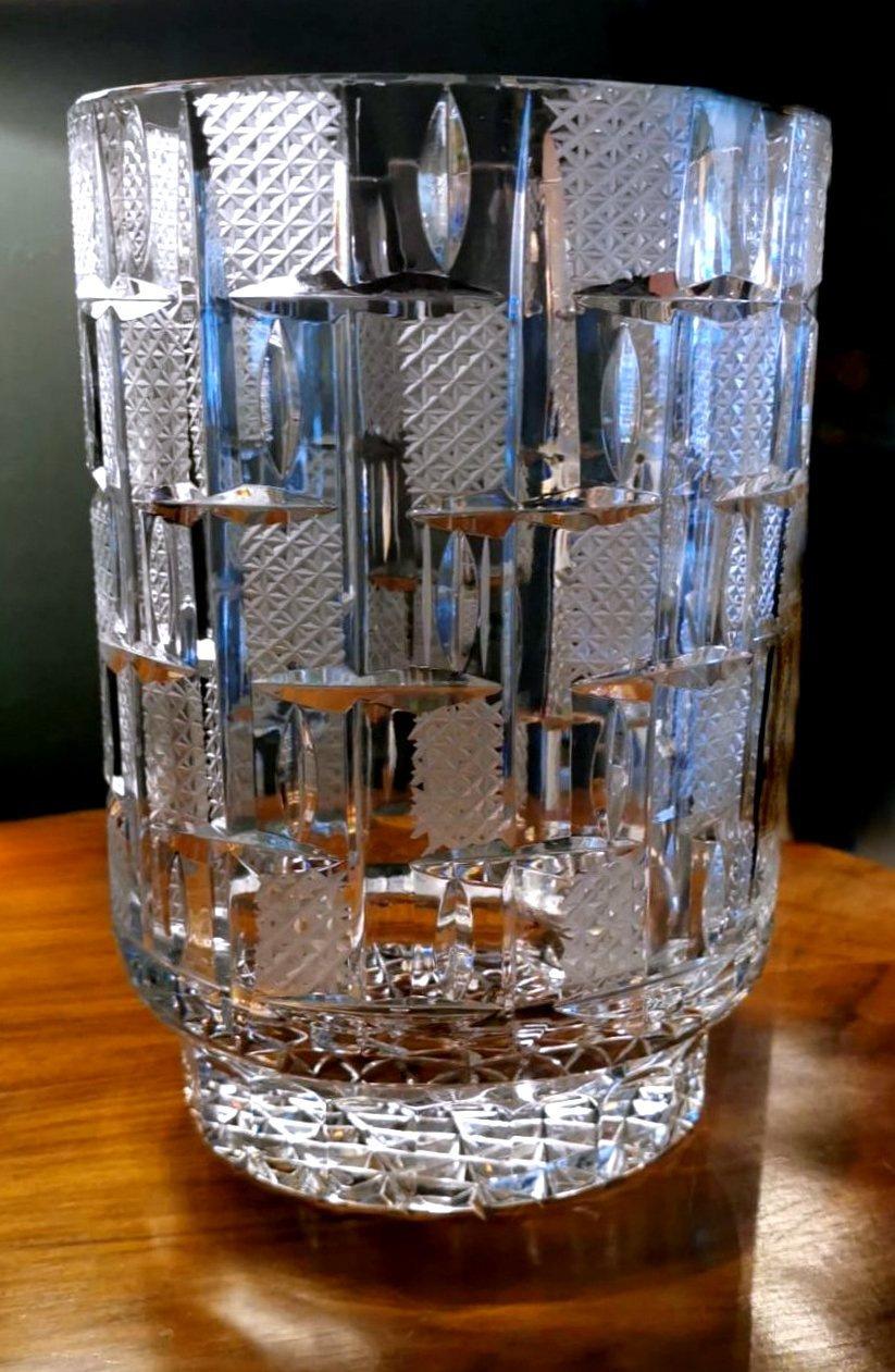 Italian Midcentury Large Crystal Vase Ground, Cut, And Polished By Hand For Sale 5