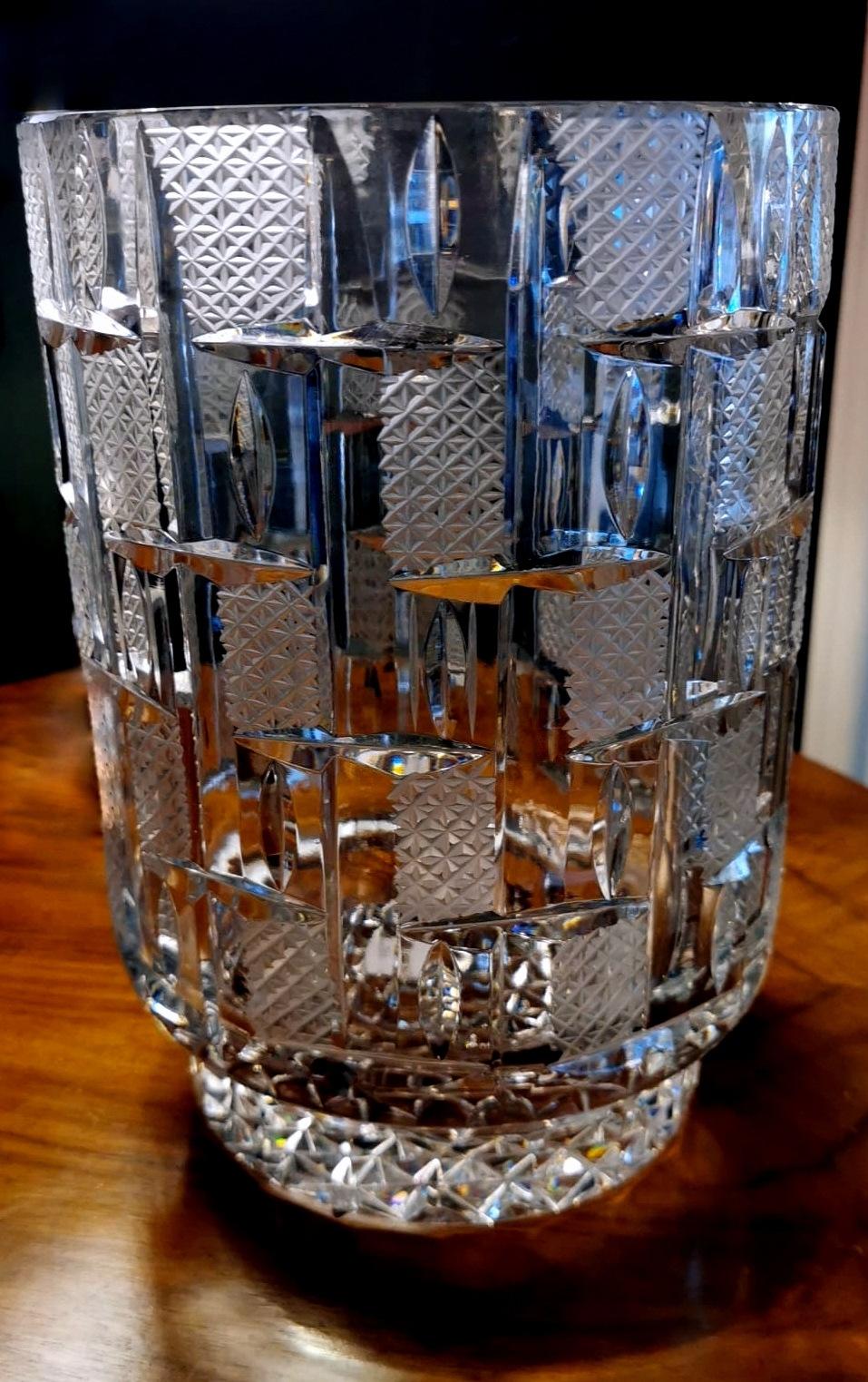 Italian Midcentury Large Crystal Vase Ground, Cut, And Polished By Hand For Sale 6