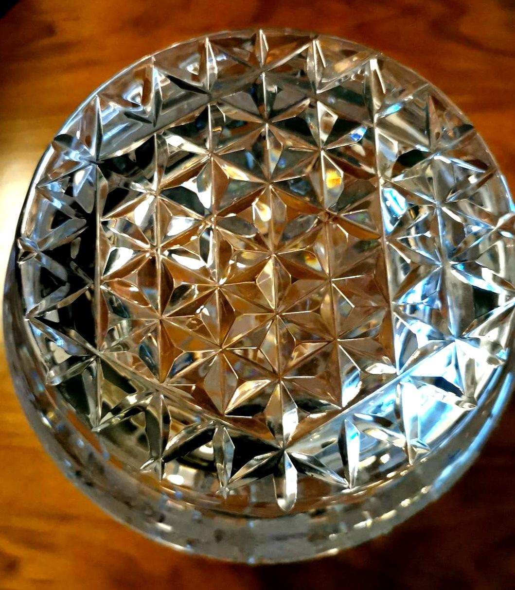 Italian Midcentury Large Crystal Vase Ground, Cut, And Polished By Hand For Sale 10