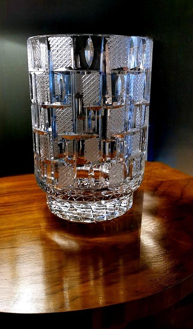 Italian Midcentury Large Crystal Vase Ground, Cut, And Polished By Hand For Sale 11