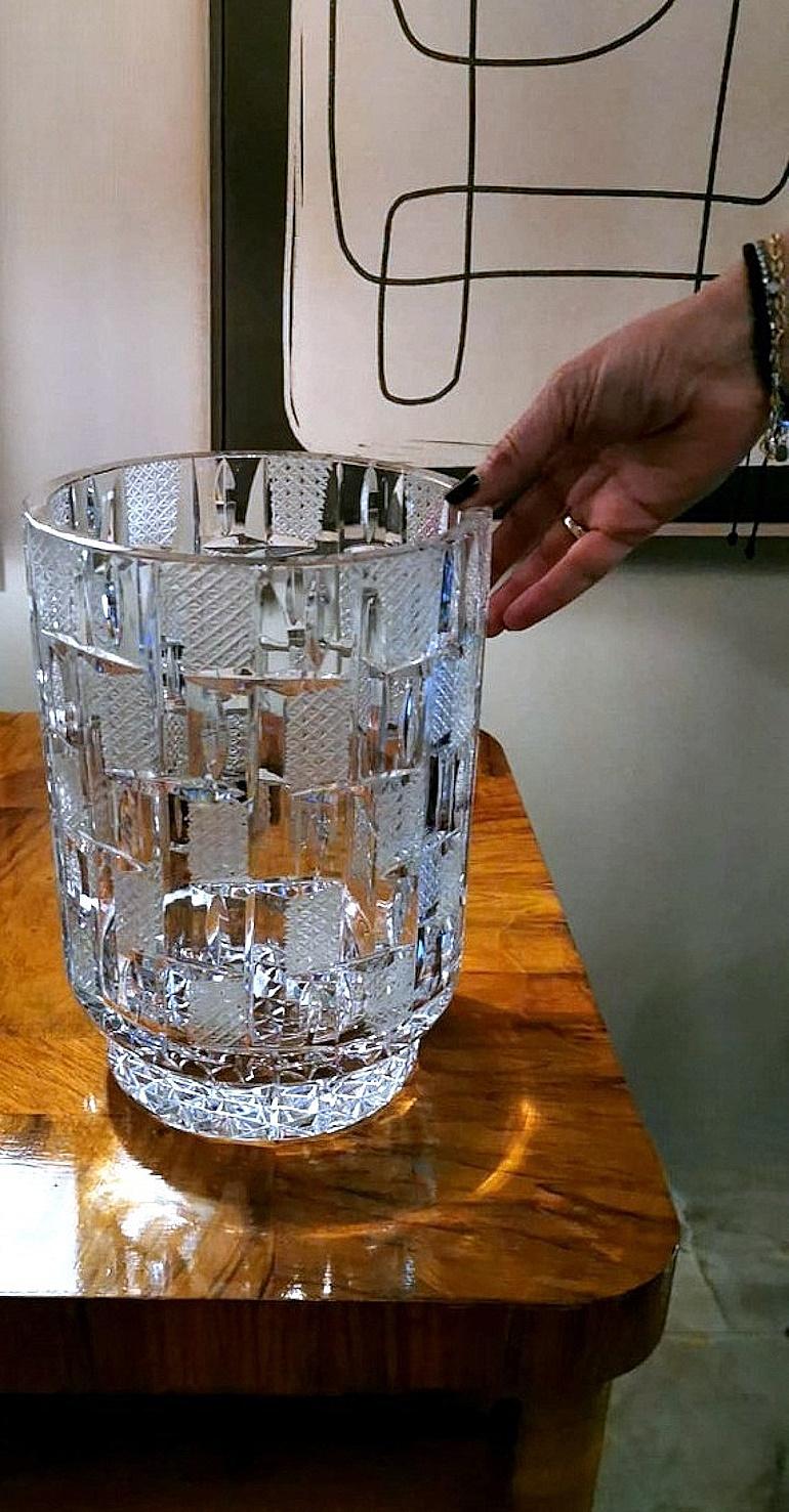 Italian Midcentury Large Crystal Vase Ground, Cut, And Polished By Hand For Sale 12