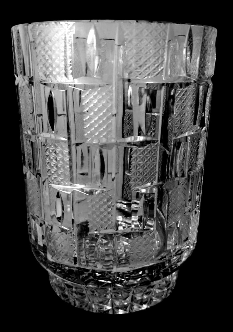 Please kindly read the entire description, as we aim to provide you with detailed technical and historical information to ensure the authenticity of our objects.
This exceptional Italian lead crystal vase features a cylindrical shape with a built-in