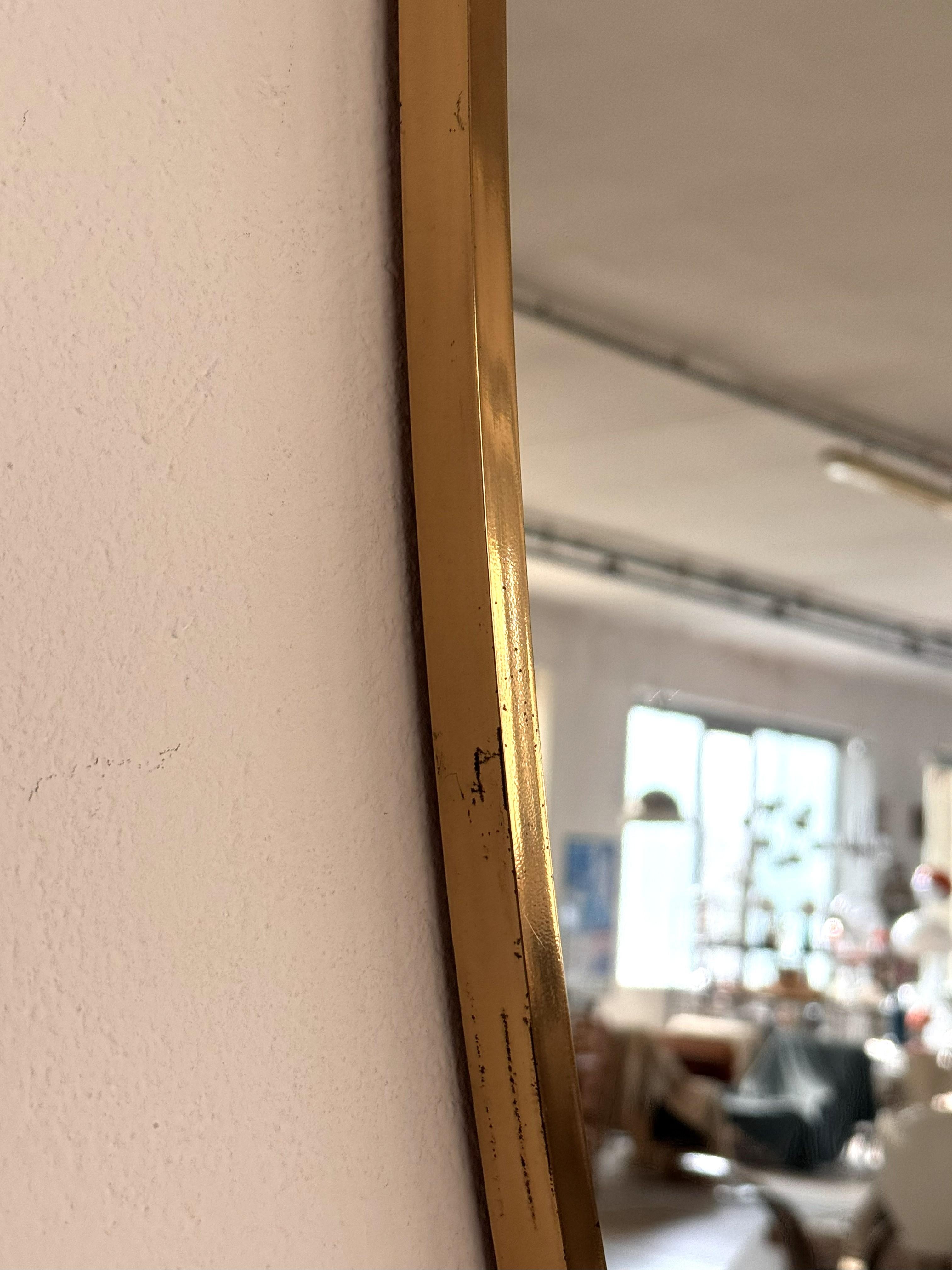 Grand miroir mural vintage original italien du milieu du siècle avec cadre en laiton, années 1970 en vente 4