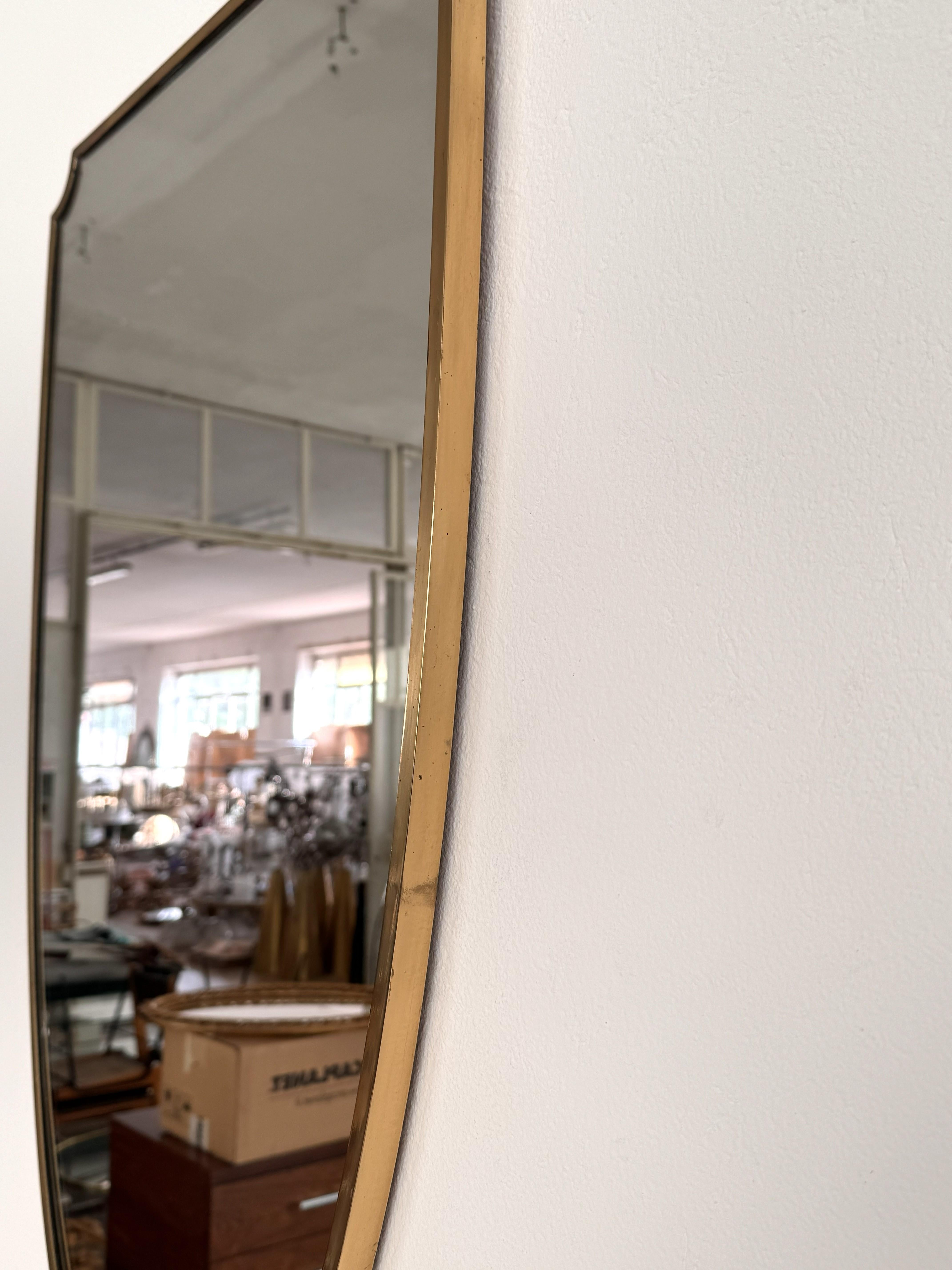 Grand miroir mural vintage original italien du milieu du siècle avec cadre en laiton, années 1970 en vente 6