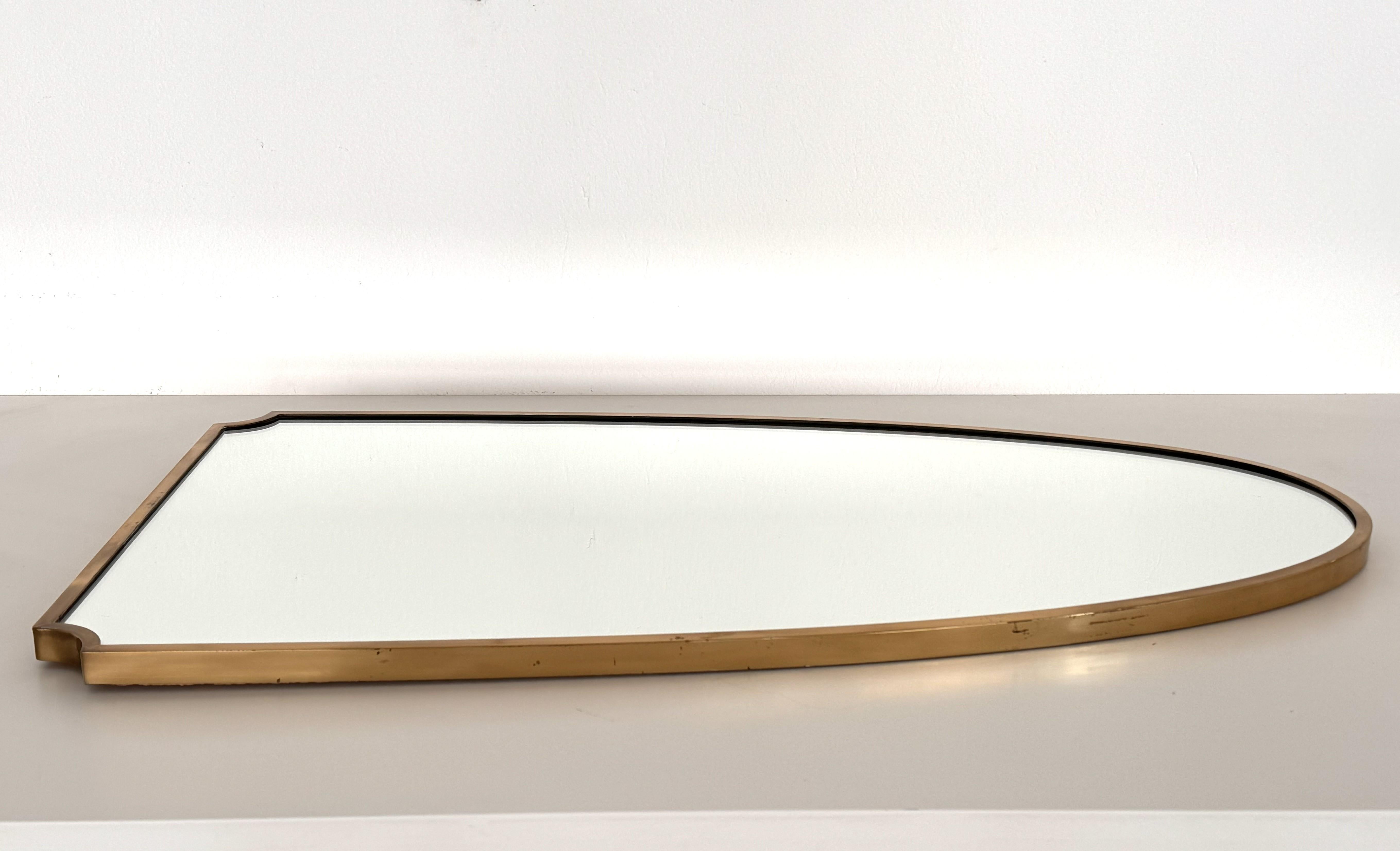 Grand miroir mural vintage original italien du milieu du siècle avec cadre en laiton, années 1970 en vente 7