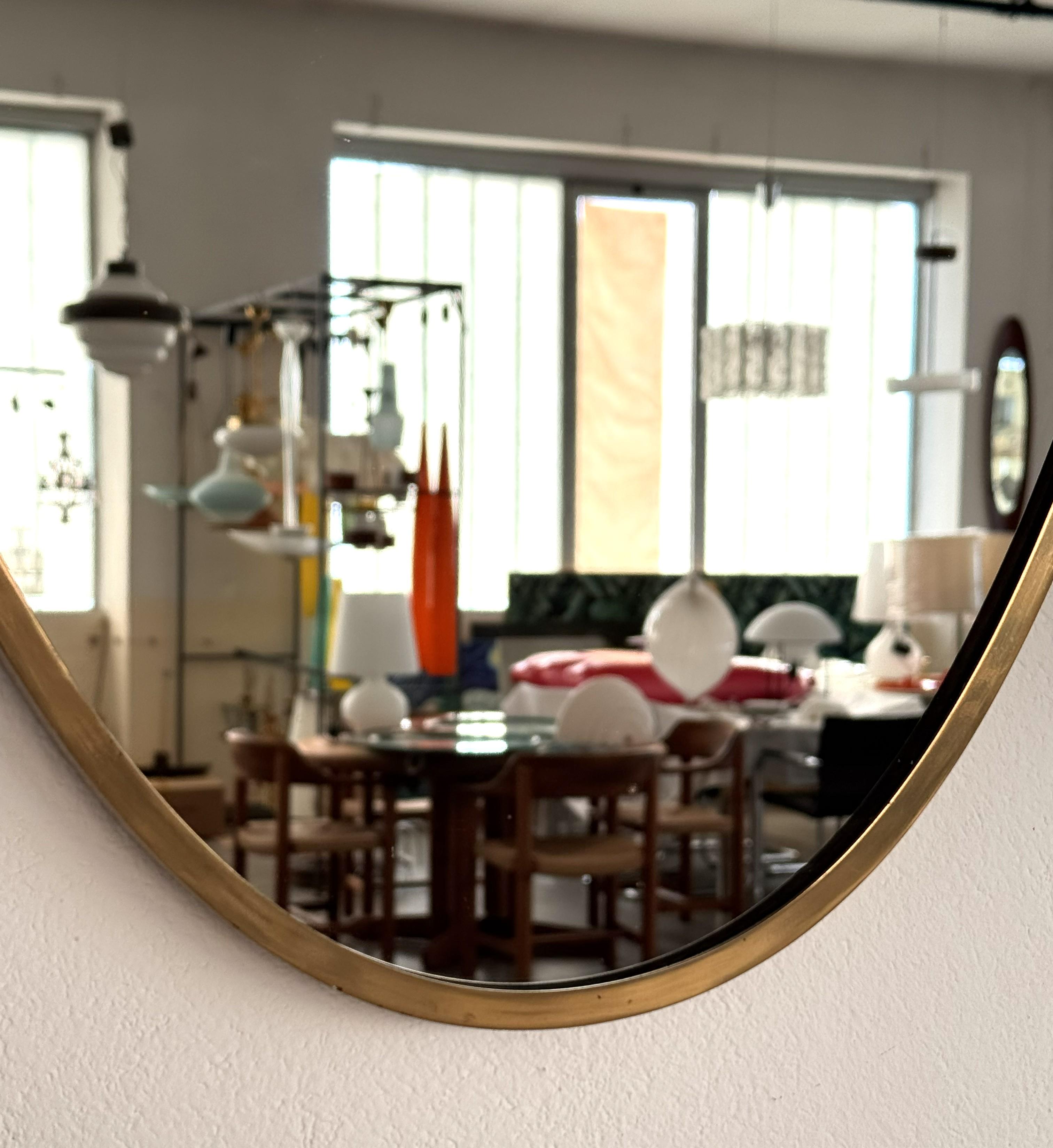 Grand miroir mural vintage original italien du milieu du siècle avec cadre en laiton, années 1970 en vente 3