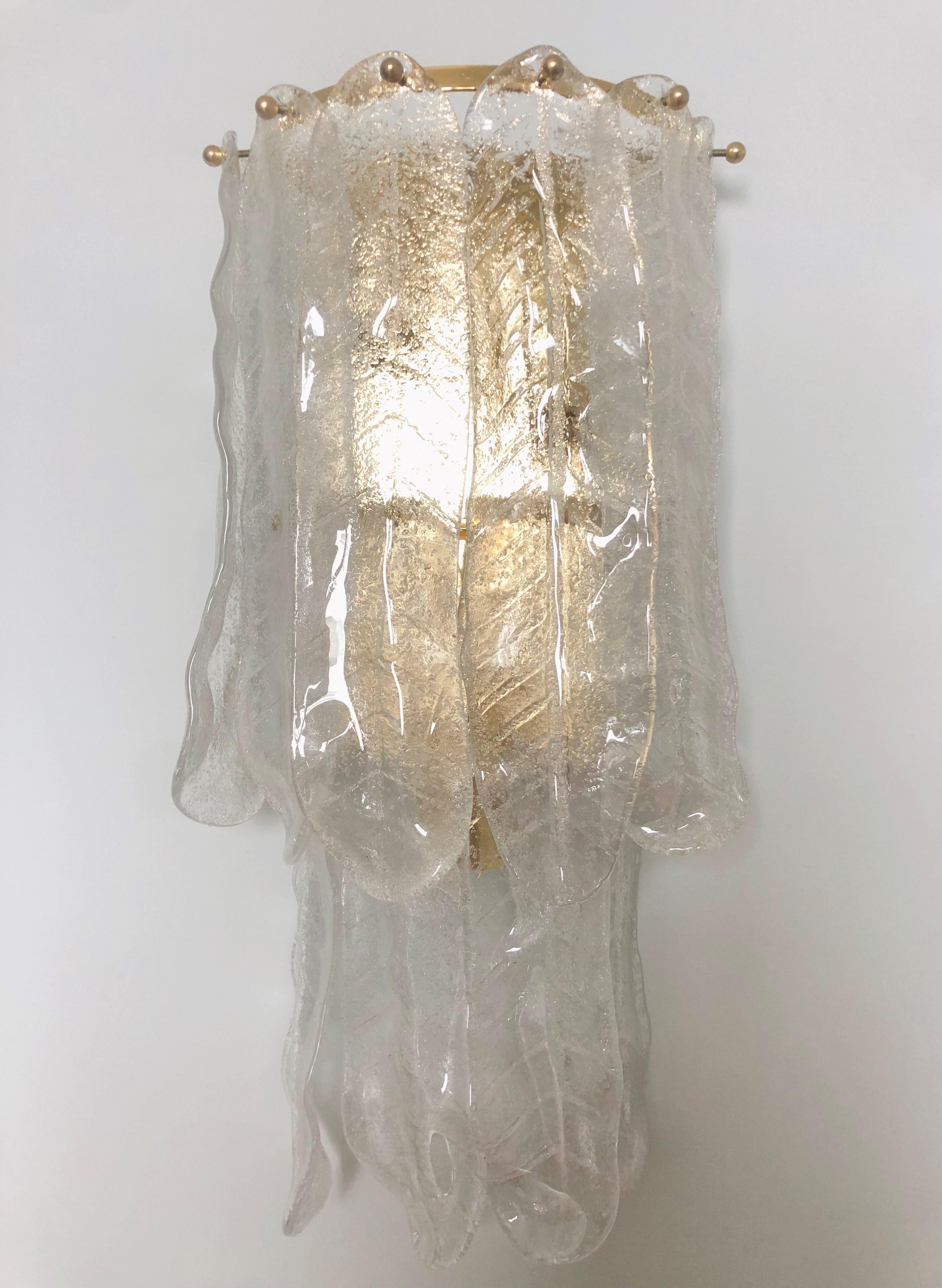 Coppia di grandi lampade da parete a foglia di Murano di Mazzega Murano, anni '70. in vendita 3