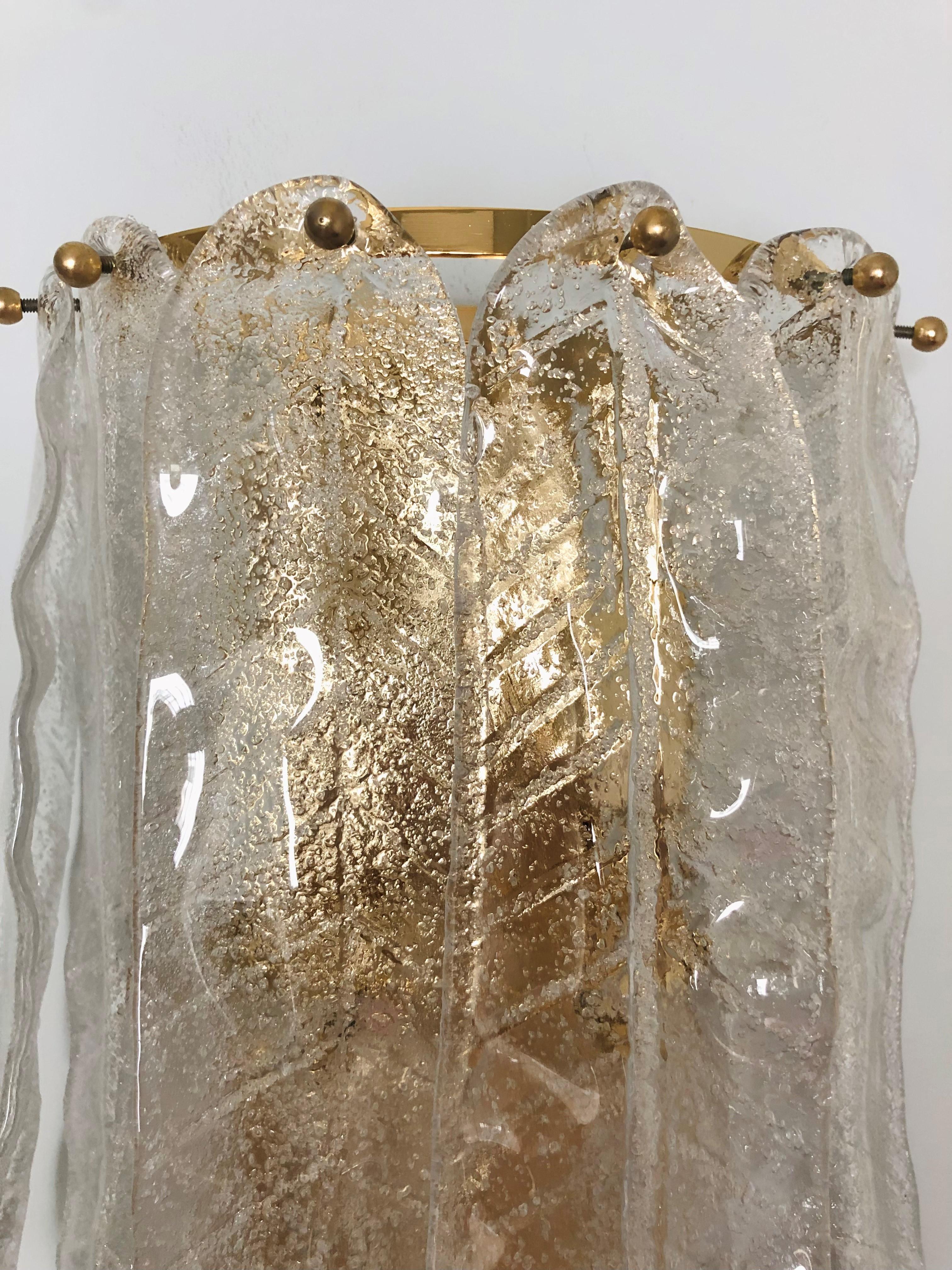 Coppia di grandi lampade da parete a foglia di Murano di Mazzega Murano, anni '70. in vendita 1