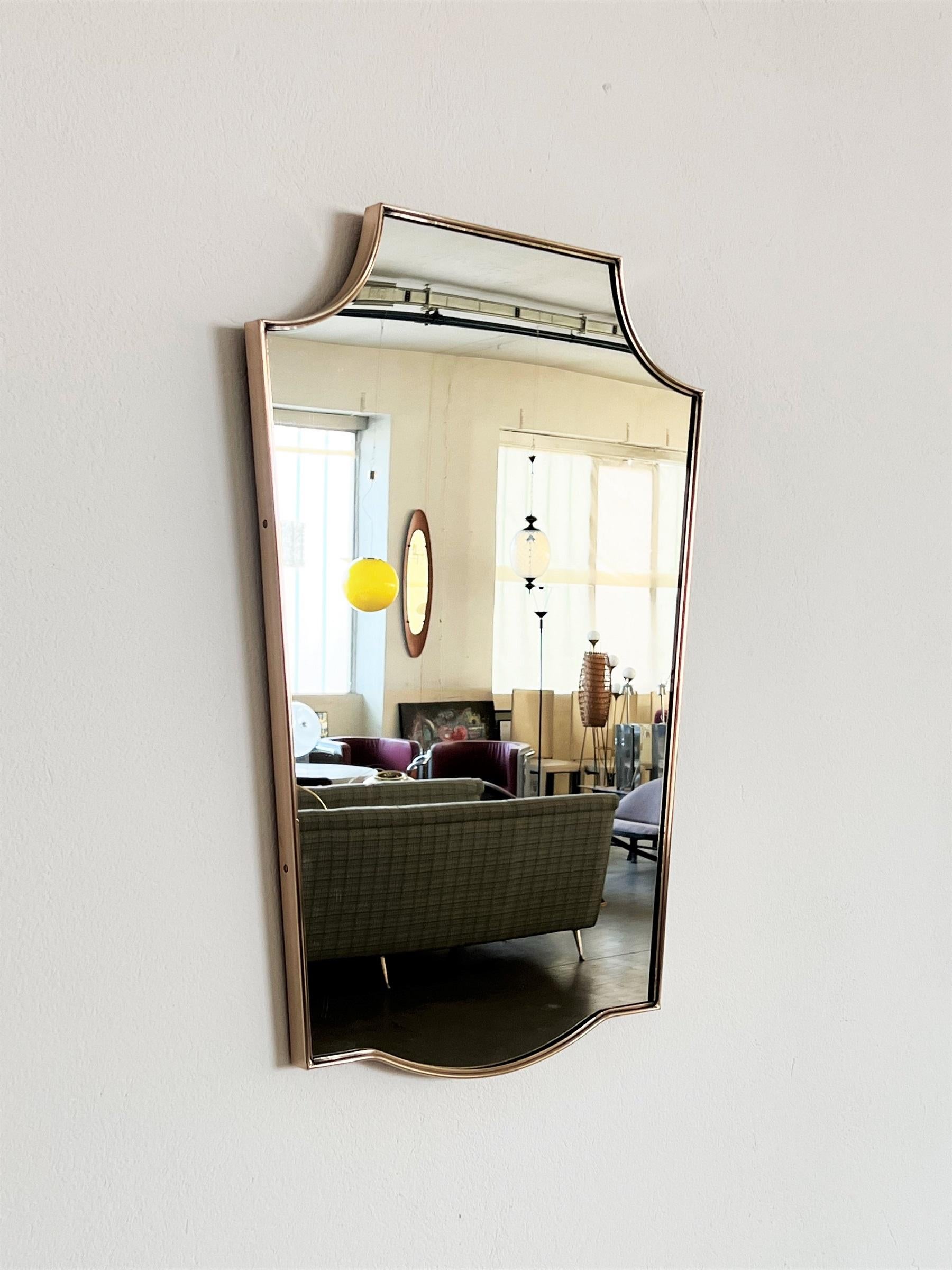 Italian Midcentury Large Vintage Wall Mirror with Brass Frame, 1970s For Sale 4
