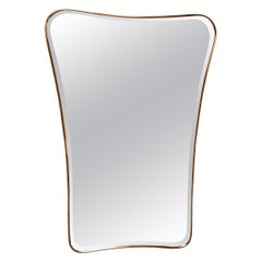 Grand miroir mural vintage du milieu du siècle avec verre taillé et cadre en laiton