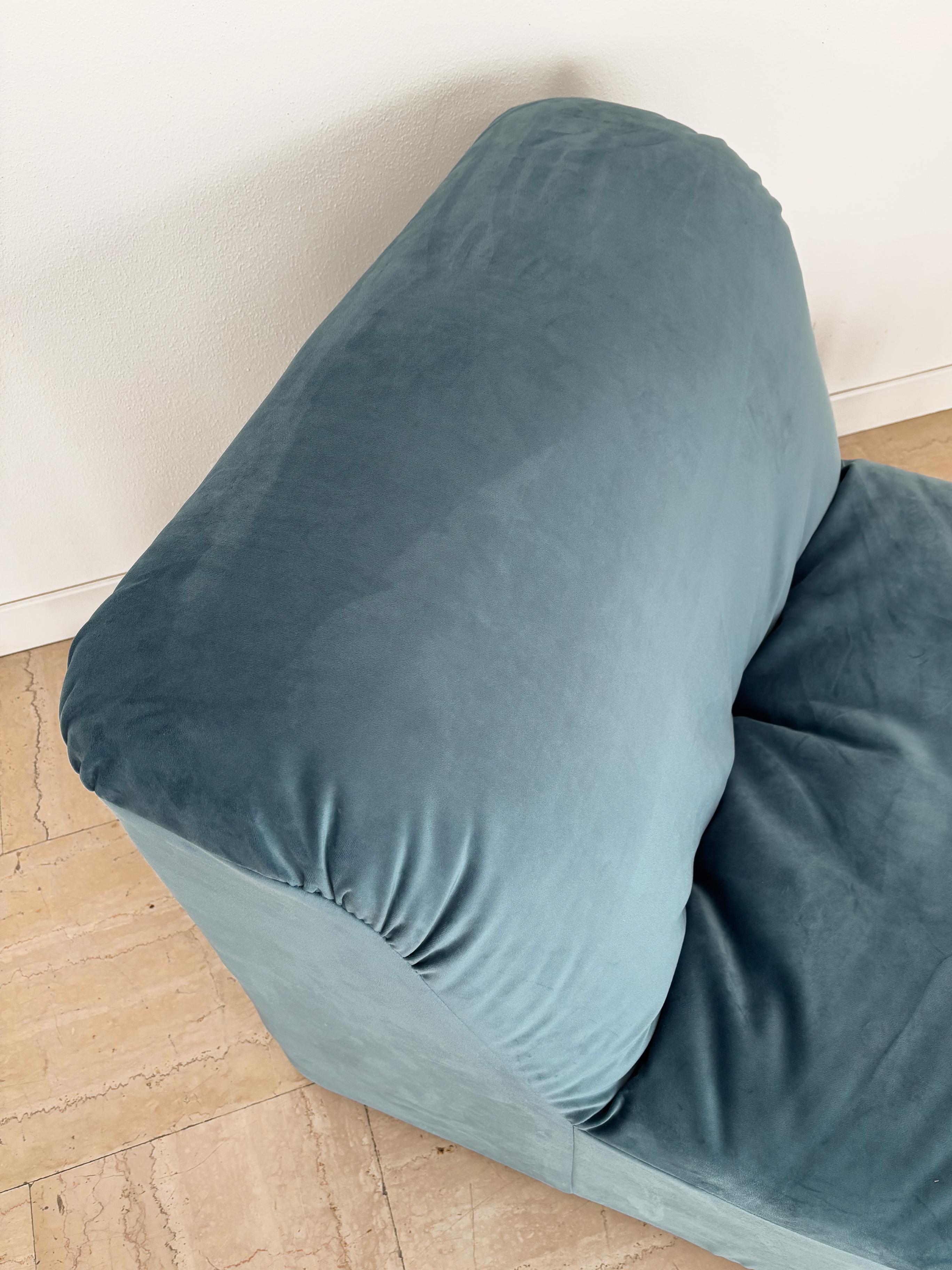 Fauteuils italiens du milieu du siècle en velours bleu clair 1970 en vente 5