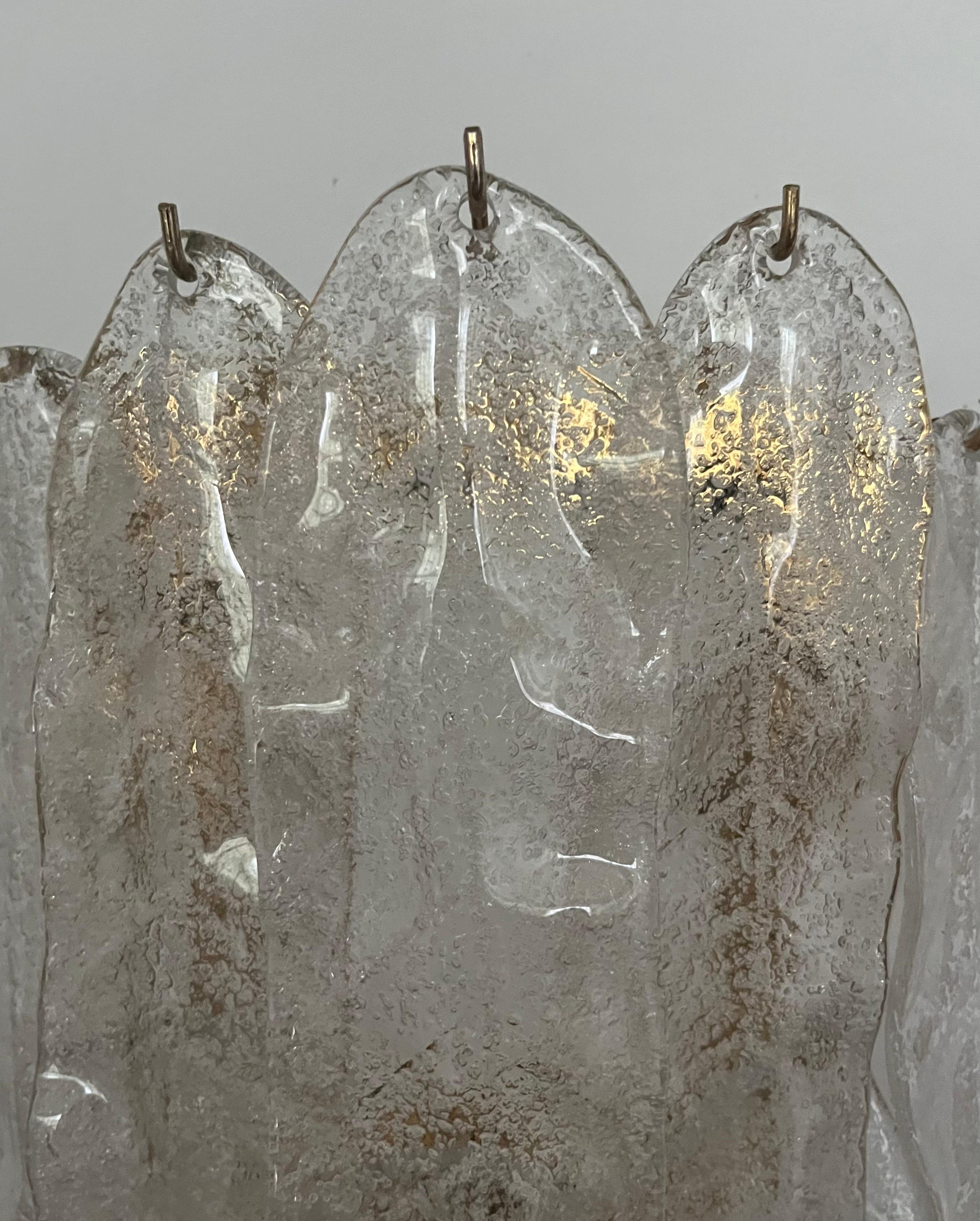 Italian Midcentury Long Large Leaf Clear Murano Wall Sconce by Mazzega, 1970s In Good Condition In Badajoz, Badajoz