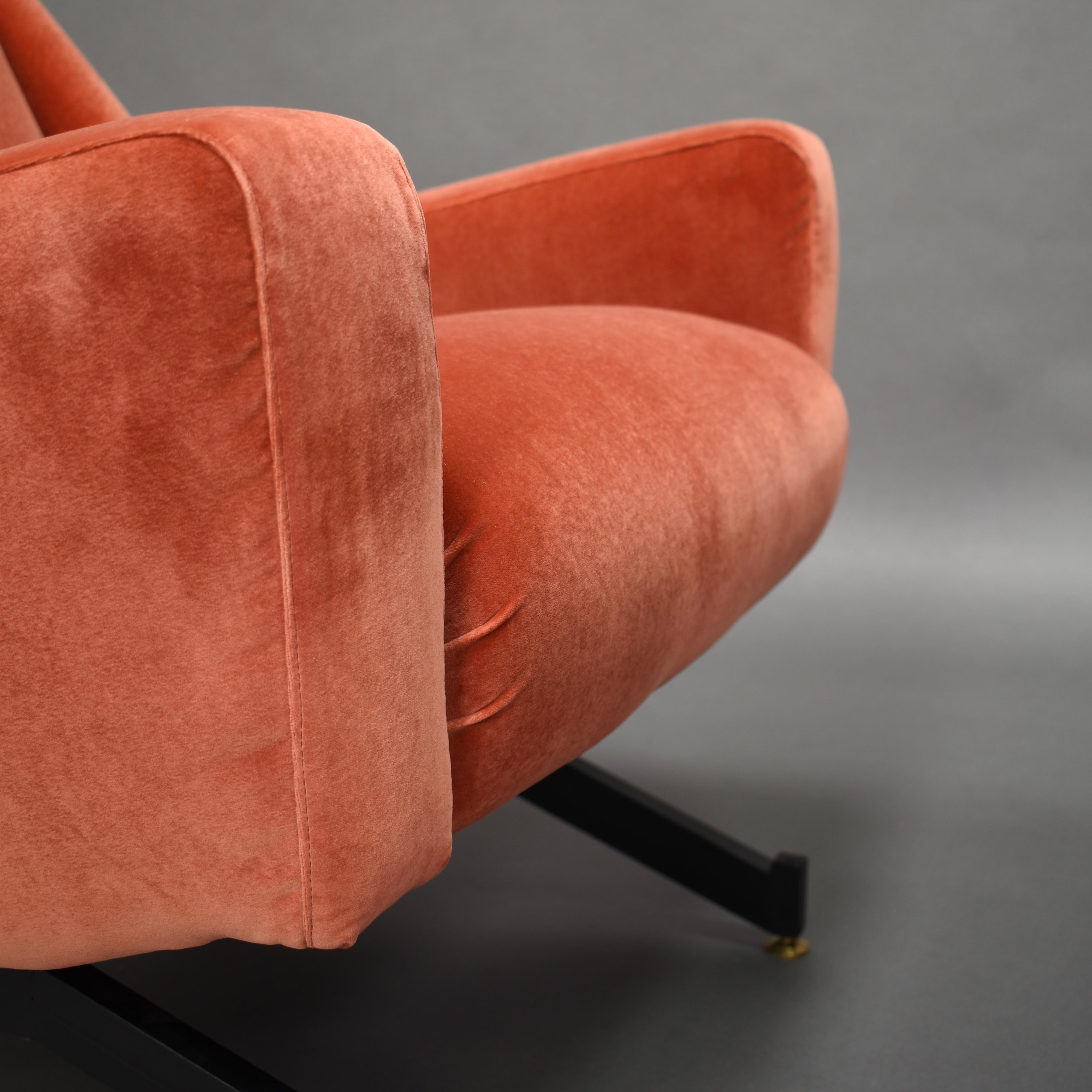 Italian Midcentury Lounge Chair in New Copper Pink Velvet, Italy, 1950s 9