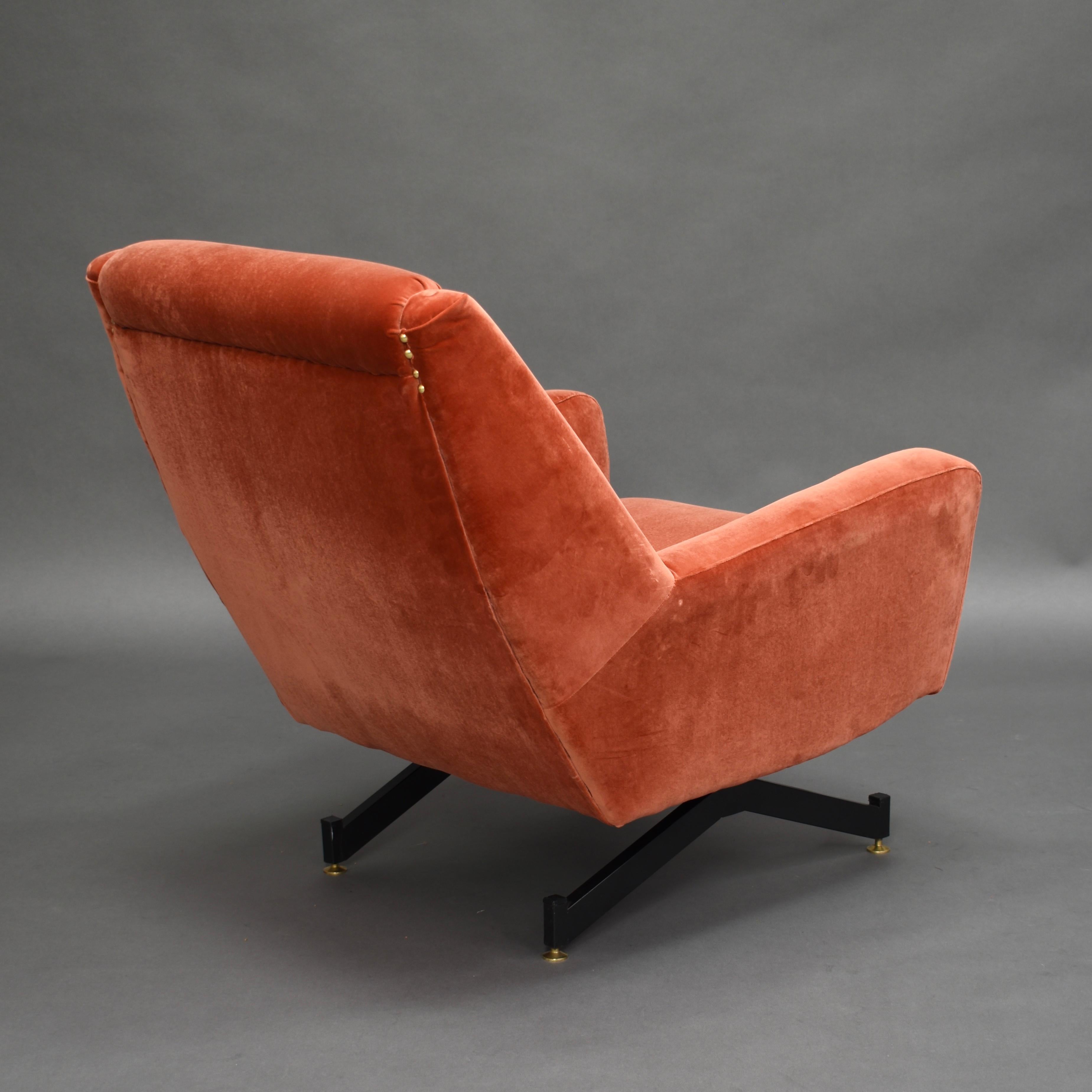 Mid-Century Modern Italian Midcentury Lounge Chair in New Copper Pink Velvet, Italy, 1950s