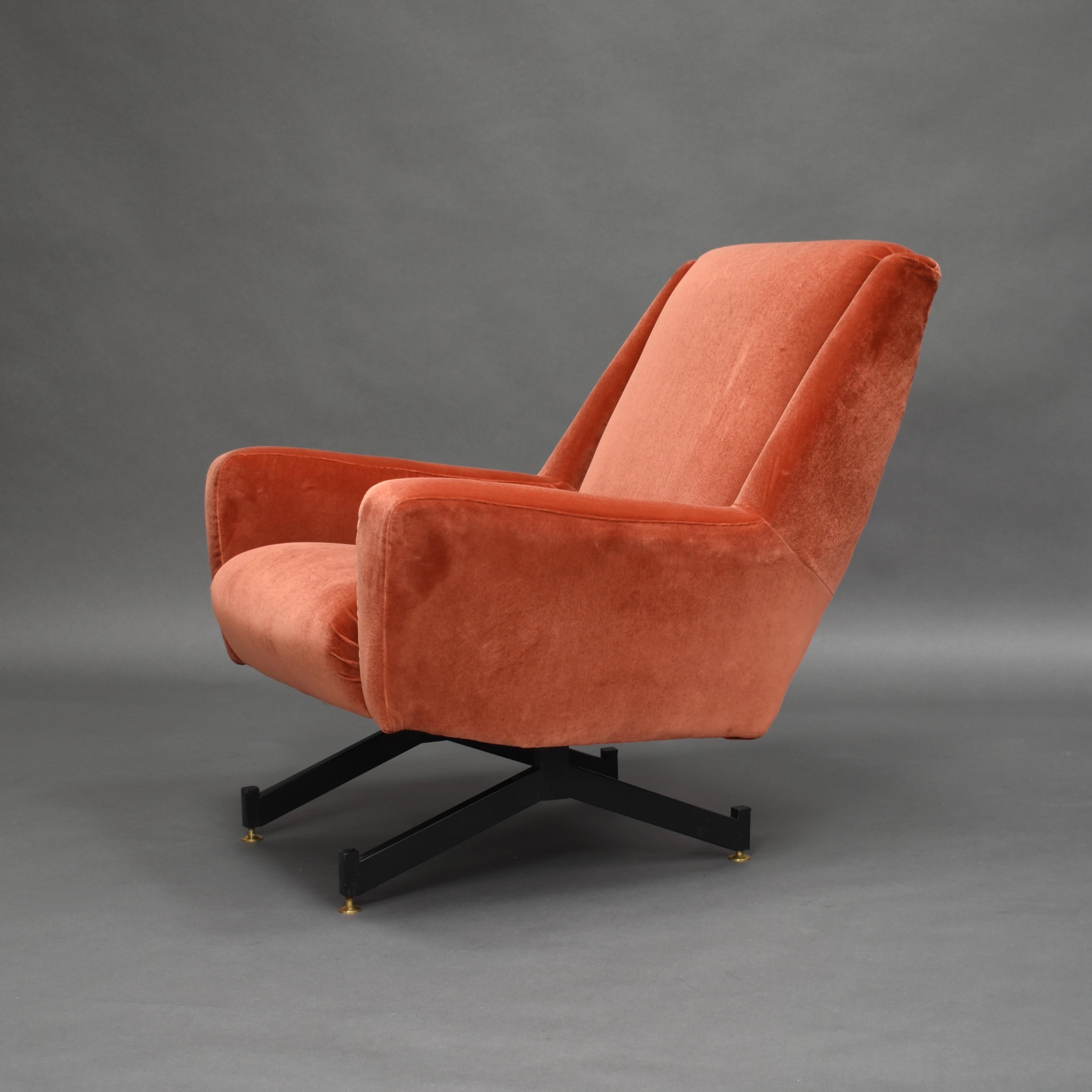 Mid-20th Century Italian Midcentury Lounge Chair in New Copper Pink Velvet, Italy, 1950s