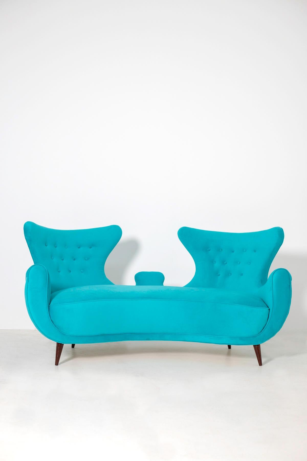 Italian Midcentury Loveseats Sofa in Blue Velvet Restored, 1950s In Good Condition In Milano, IT