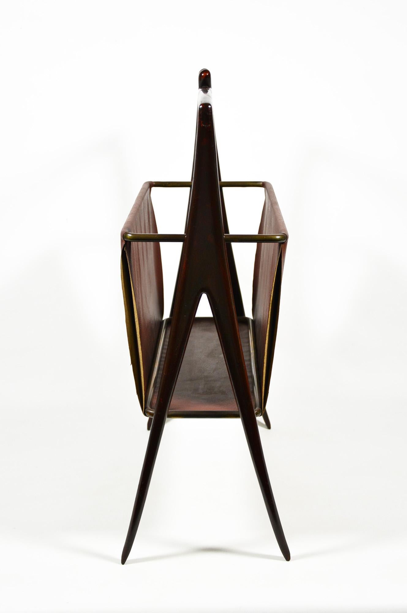 Italian midcentury magazine rack, made of mahogany, brass and faux leather, in good original condition.