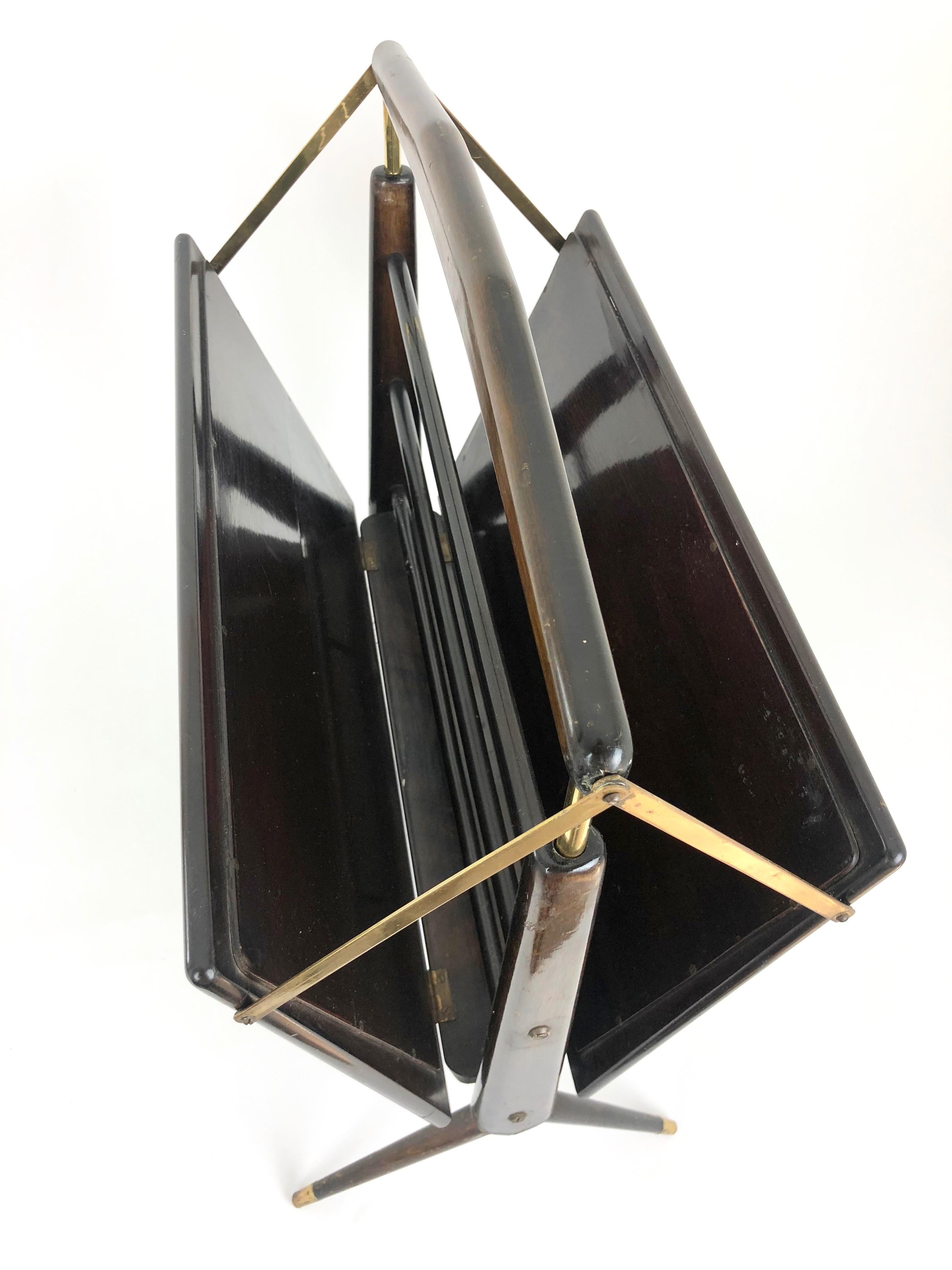 Italian Midcentury Magazine Rack in the Style of Ico Parisi, Wood and Brass For Sale 8
