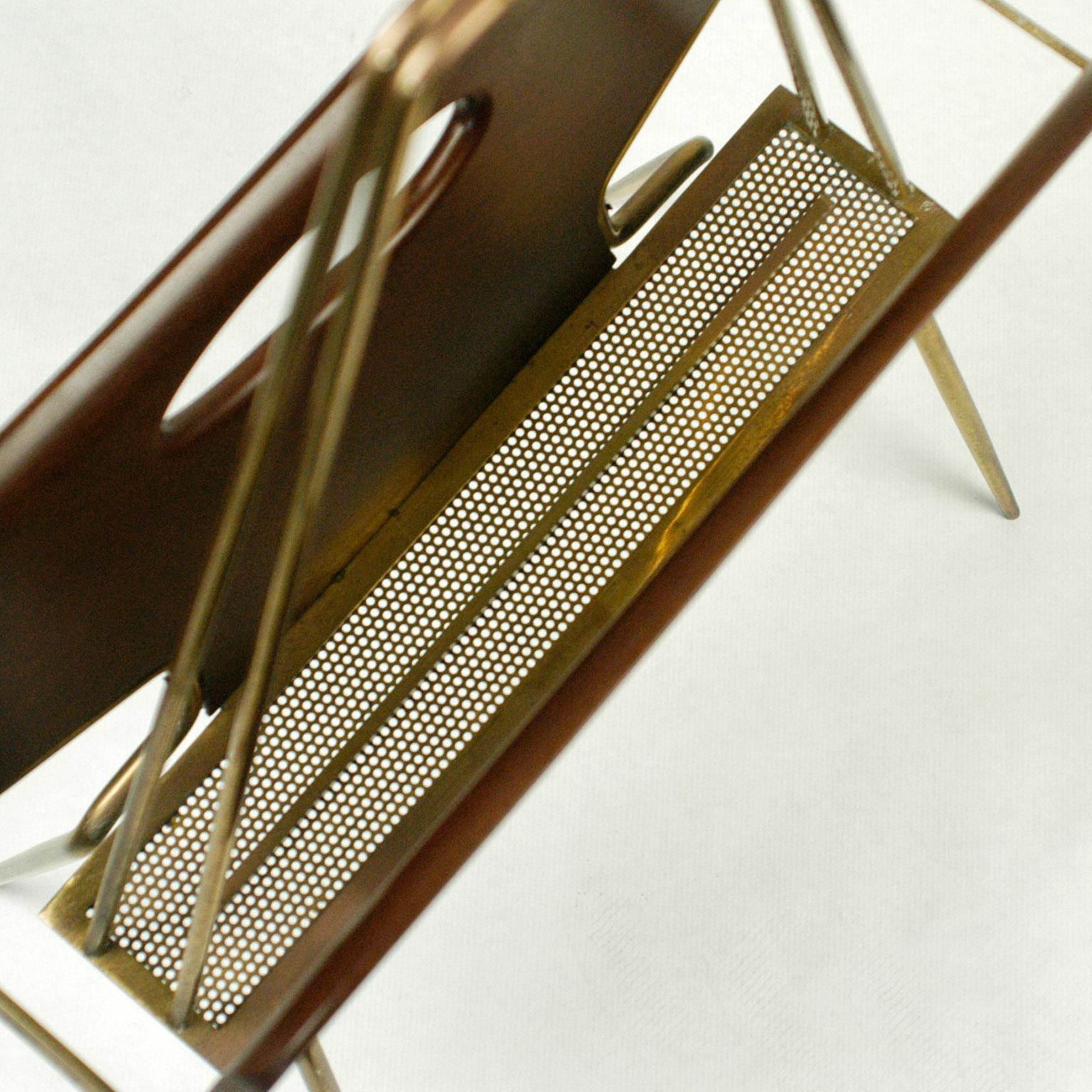 Italian Midcentury Mahogany and Brass Magazine Rack in the Style of Ico Parisi For Sale 3