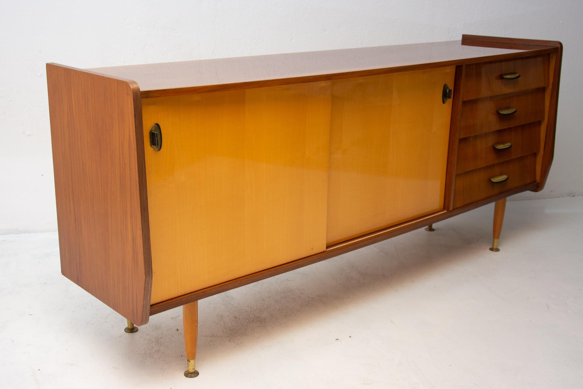 Italian Midcentury Mahogany Sideboard from the 1960s 10