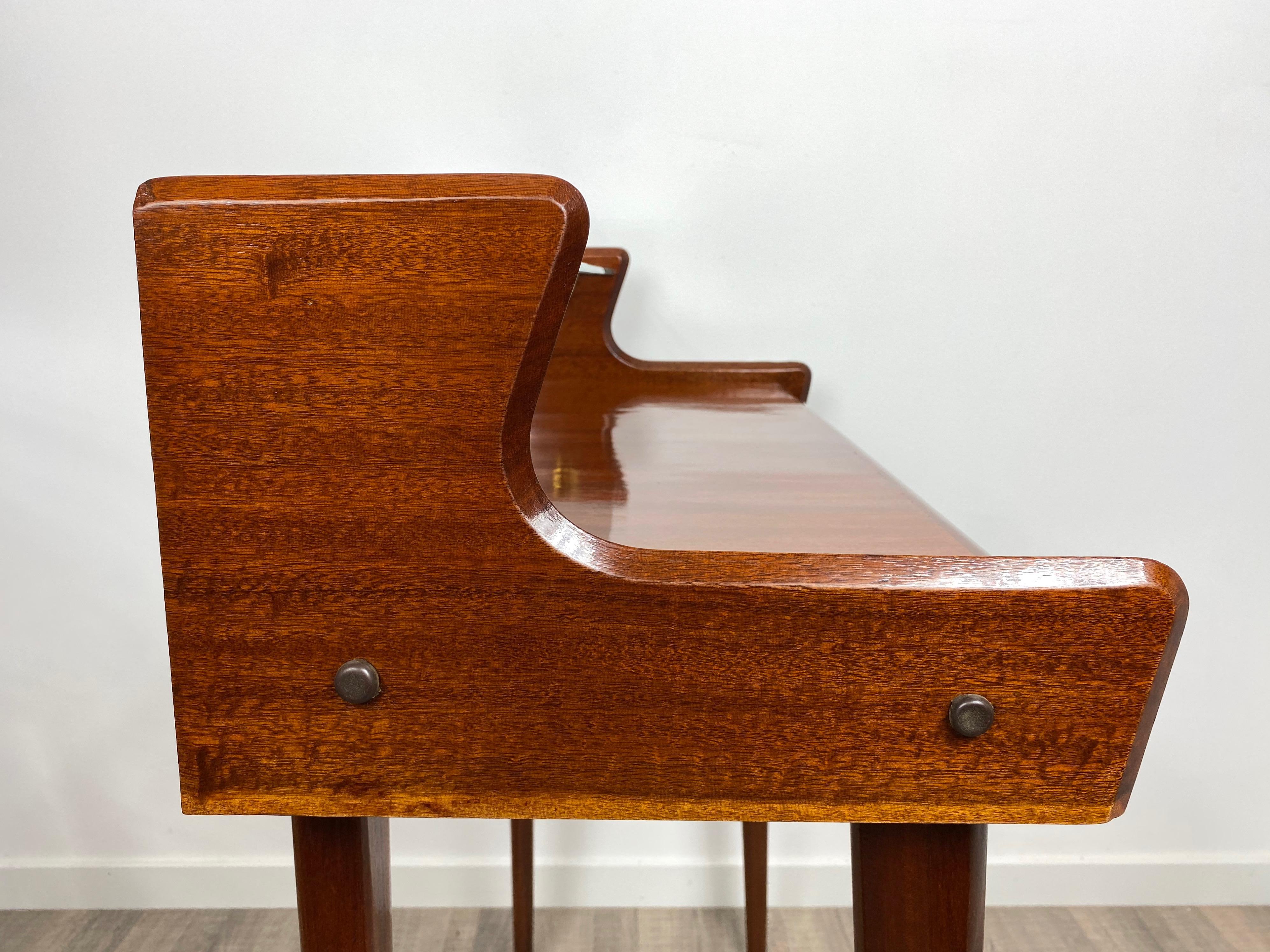Italian Midcentury Mahogany Wood and Glass Console Table by Carlo de Carli 1950s For Sale 4