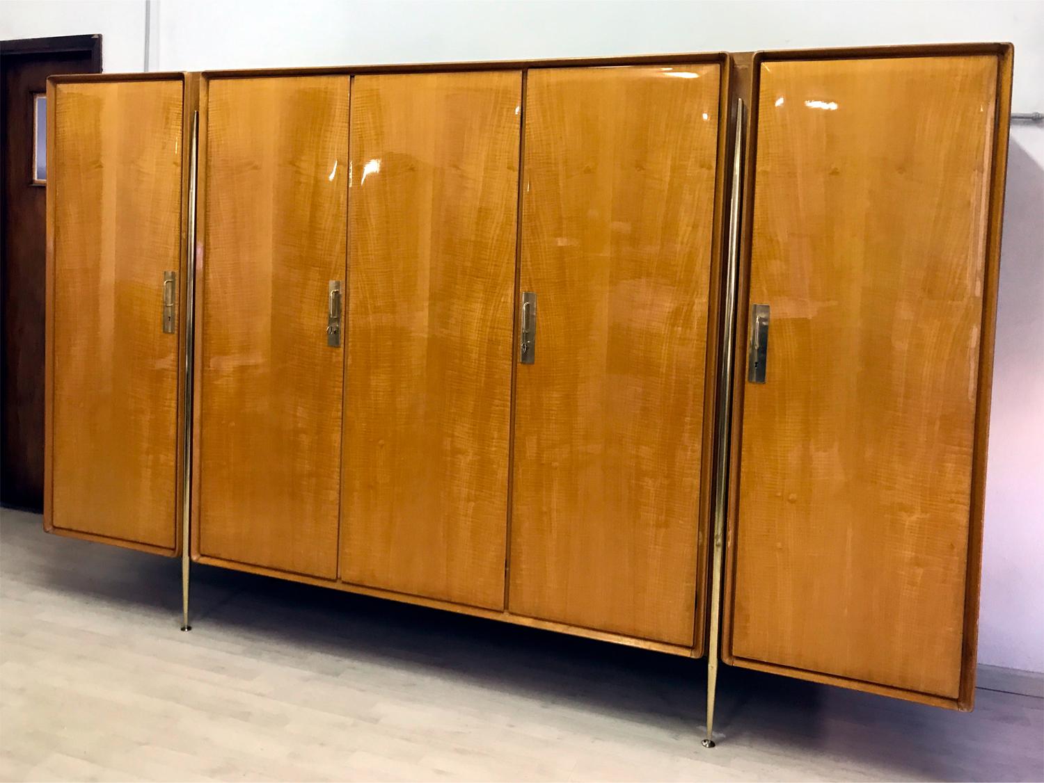 Italian Midcentury Maple Wardrobe by Silvio Cavatorta, 1950s 4