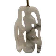 Lampada italiana in marmo del Medioevo