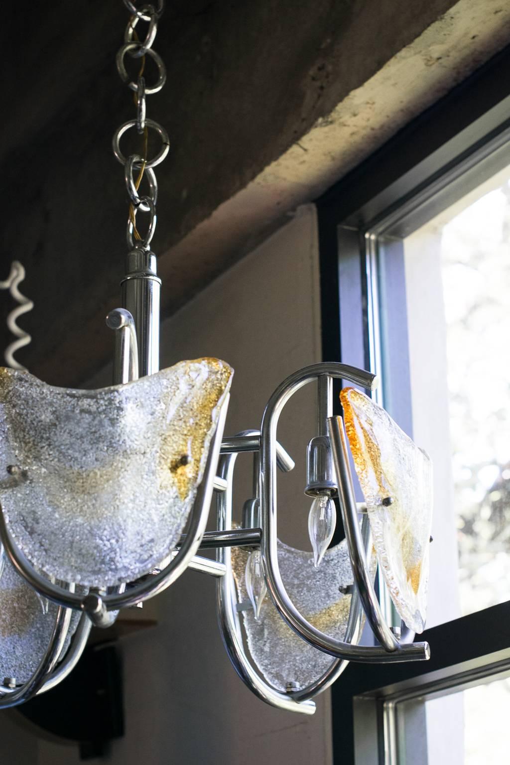 Lampadario italiano del Medioevo Mazzega Murano con struttura cromata e vetro ambrato in vendita 6