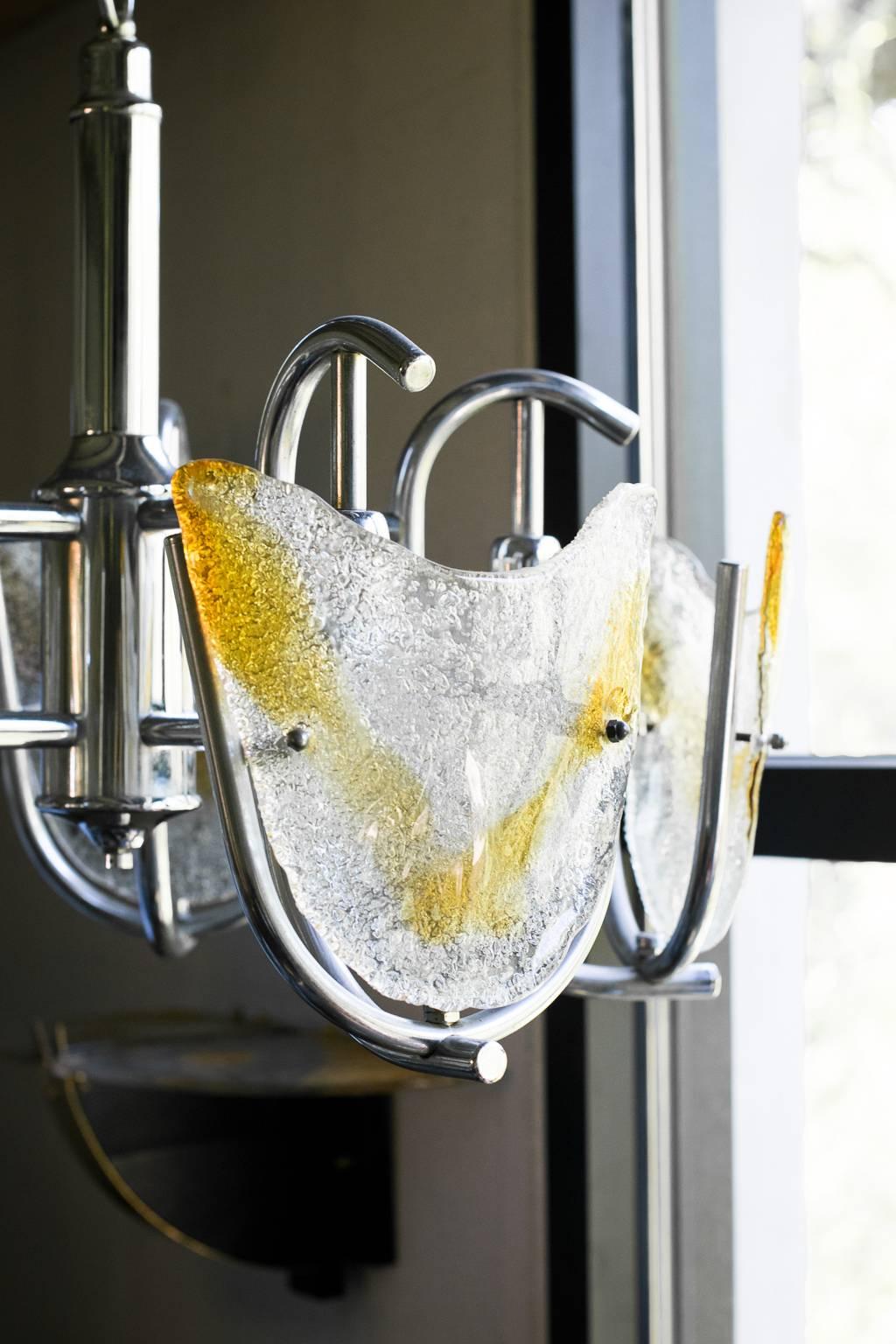 Lampadario italiano del Medioevo Mazzega Murano con struttura cromata e vetro ambrato in vendita 10