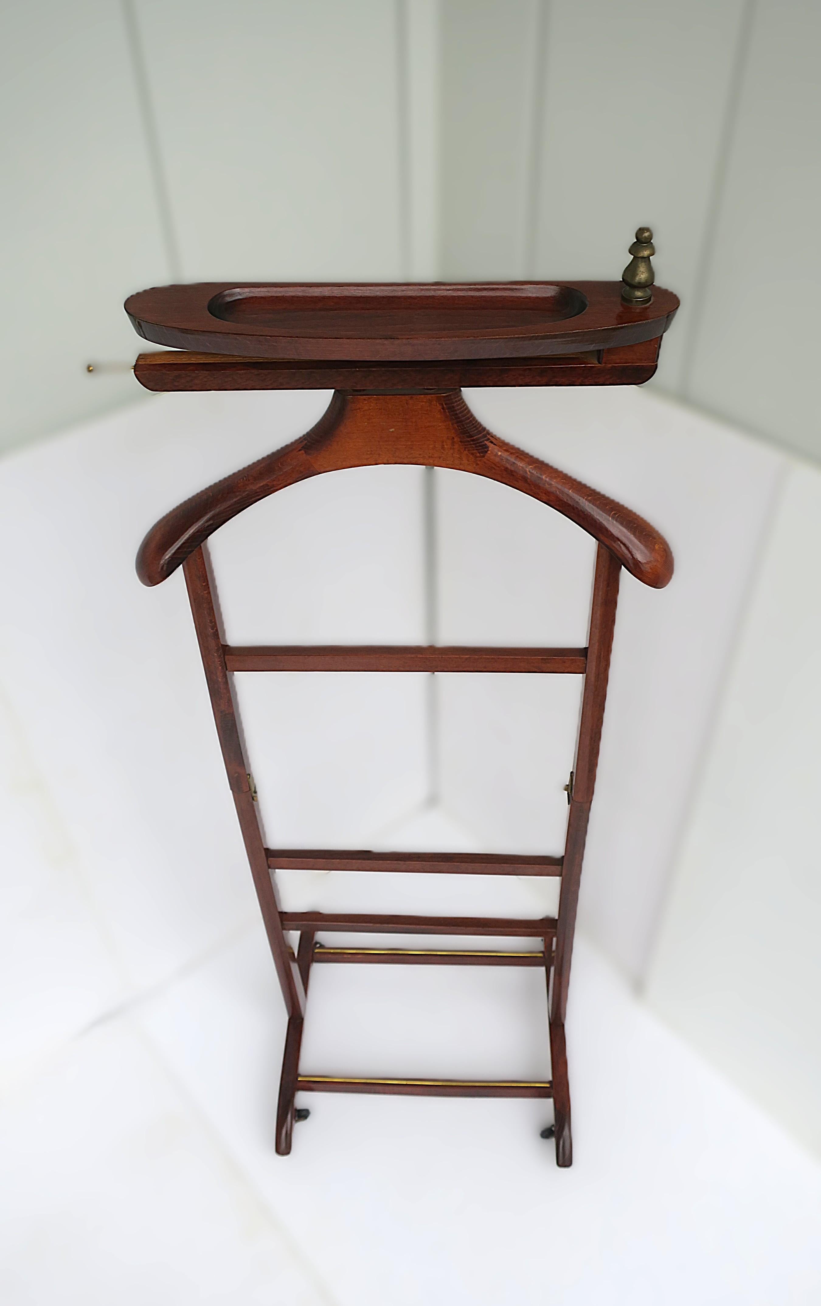 Italienischer Kleiderständer aus der Mitte des Jahrhunderts (20. Jahrhundert) im Angebot