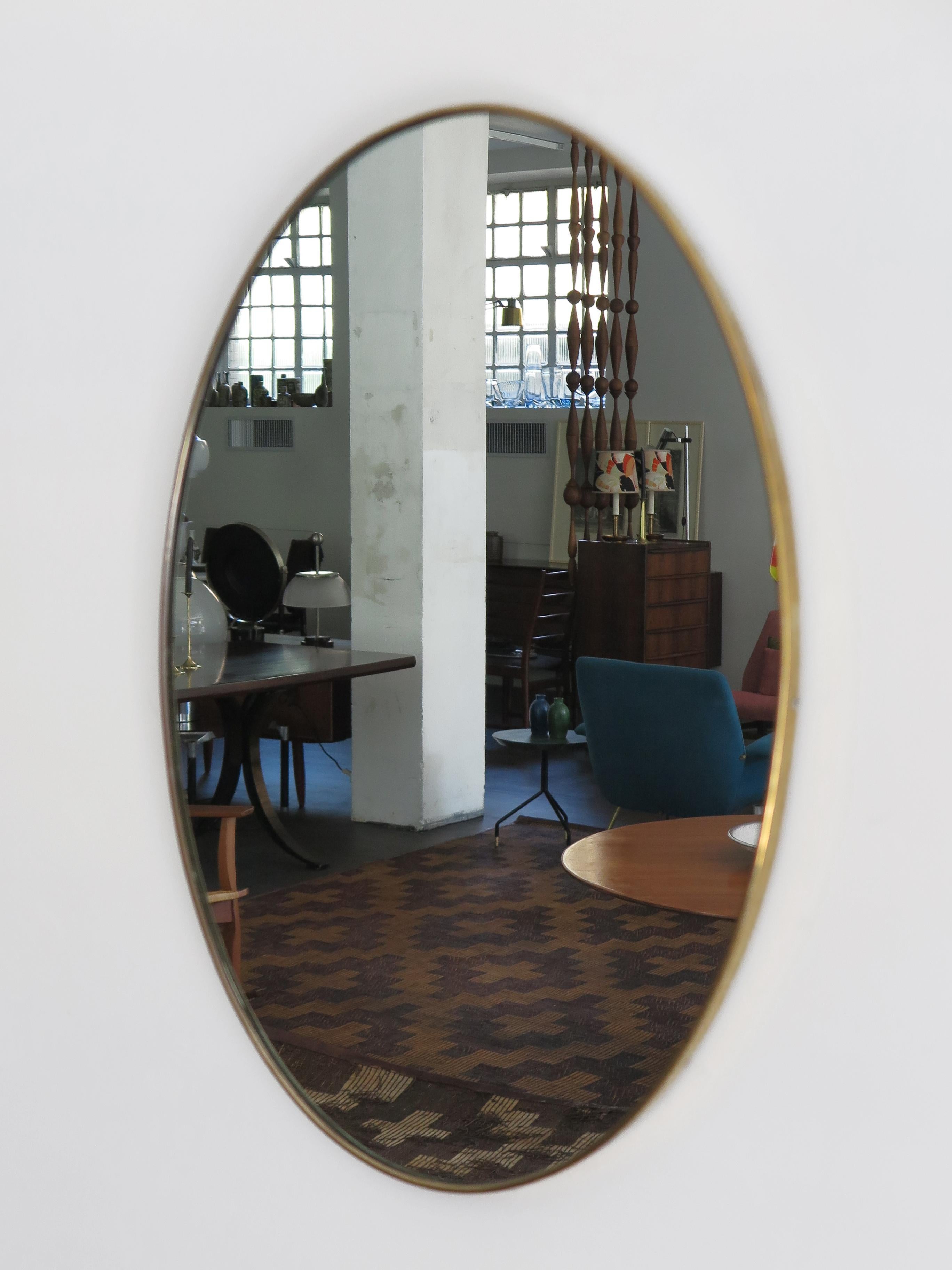 Italian Mid-Century Modern Design Brass Wall Mirror, 1950s In Good Condition For Sale In Reggio Emilia, IT