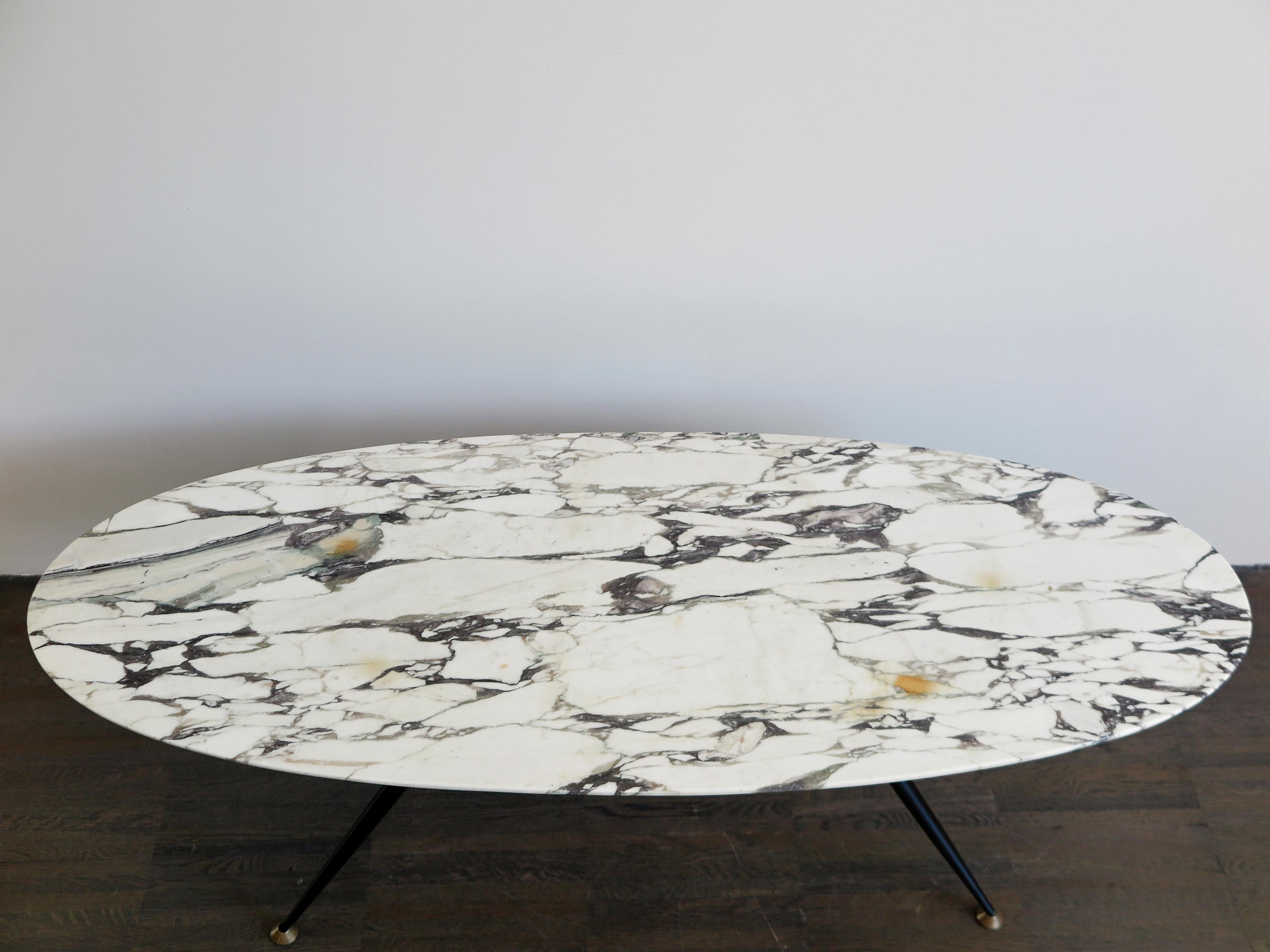 Italian Mid-Century Modern Design Marble Oval Coffe Table, 1950s In Good Condition In Reggio Emilia, IT