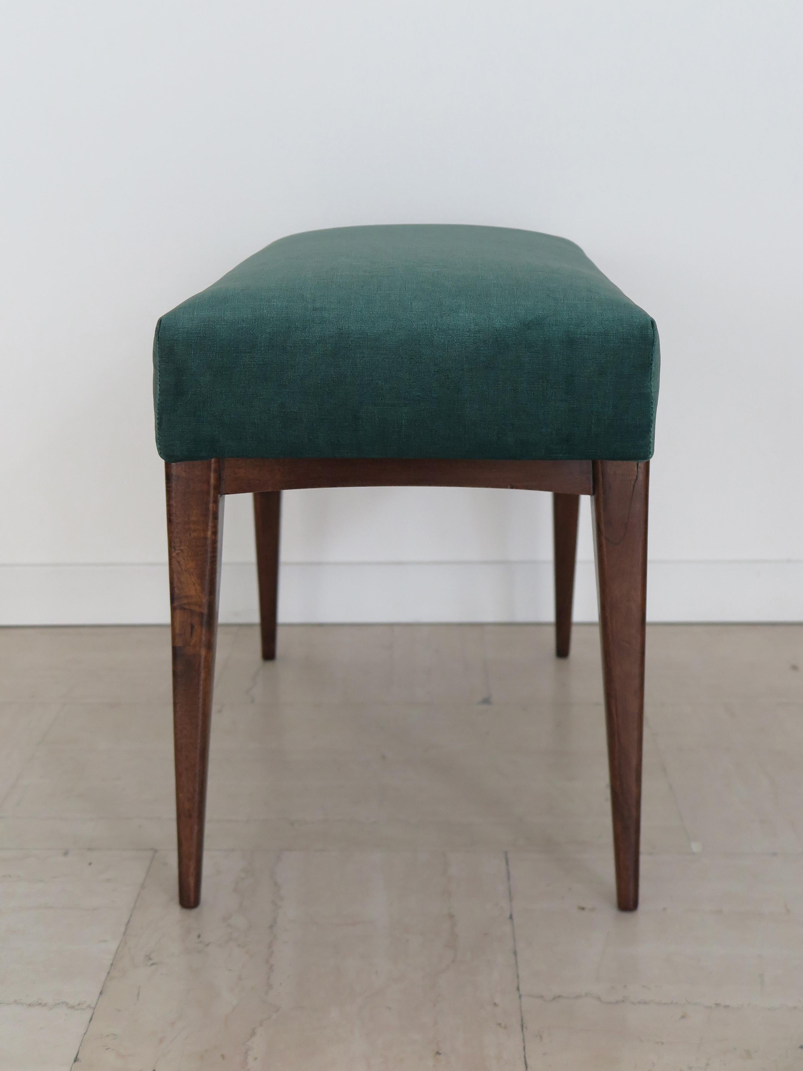 Mid-Century Modern Banc italien en bois massif et velours vert de conception moderne du milieu du siècle dernier, années 1950 en vente