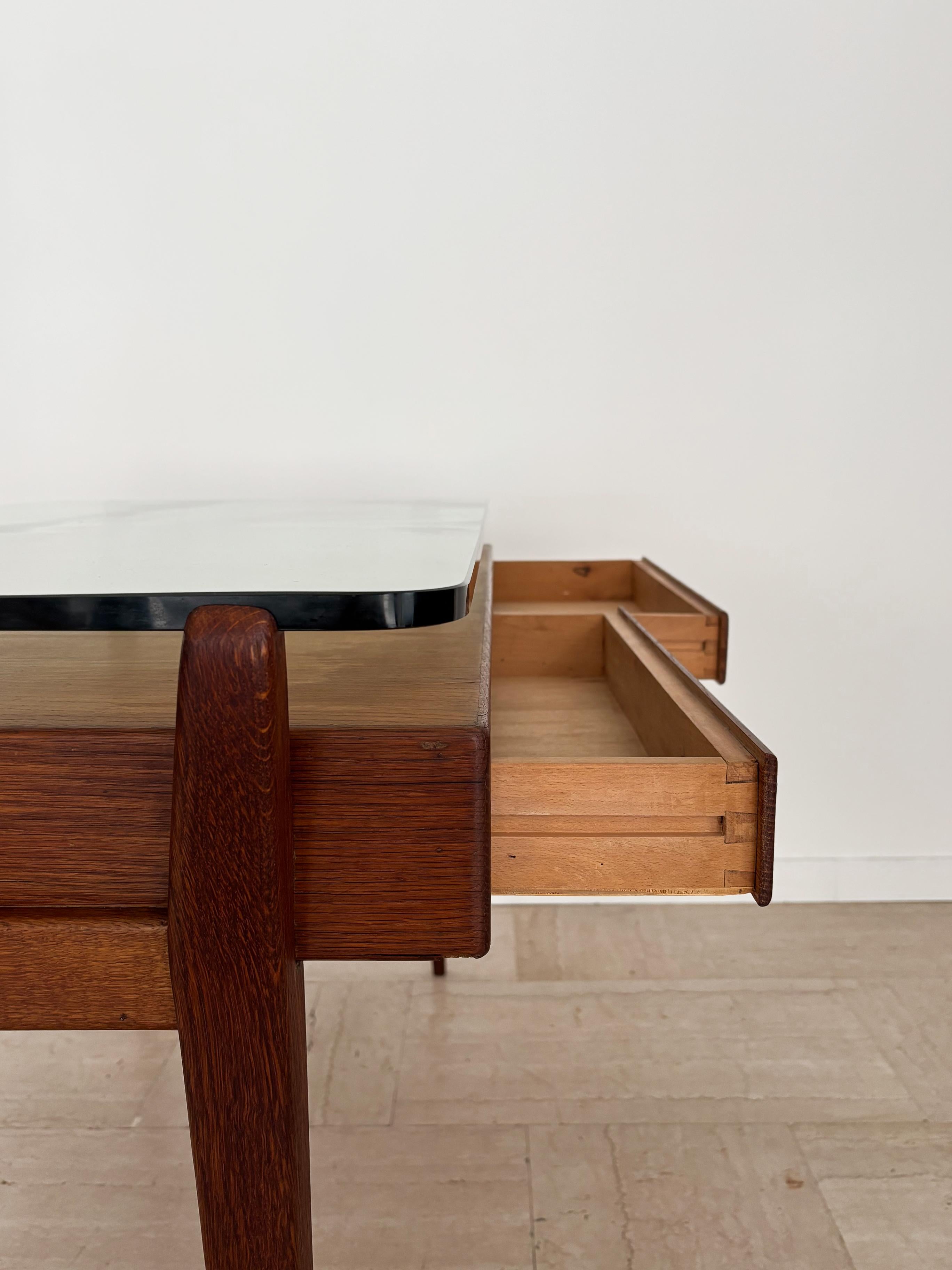 Escritorio italiano de diseño moderno de mediados de siglo de madera y cristal de los años 50 en venta 3