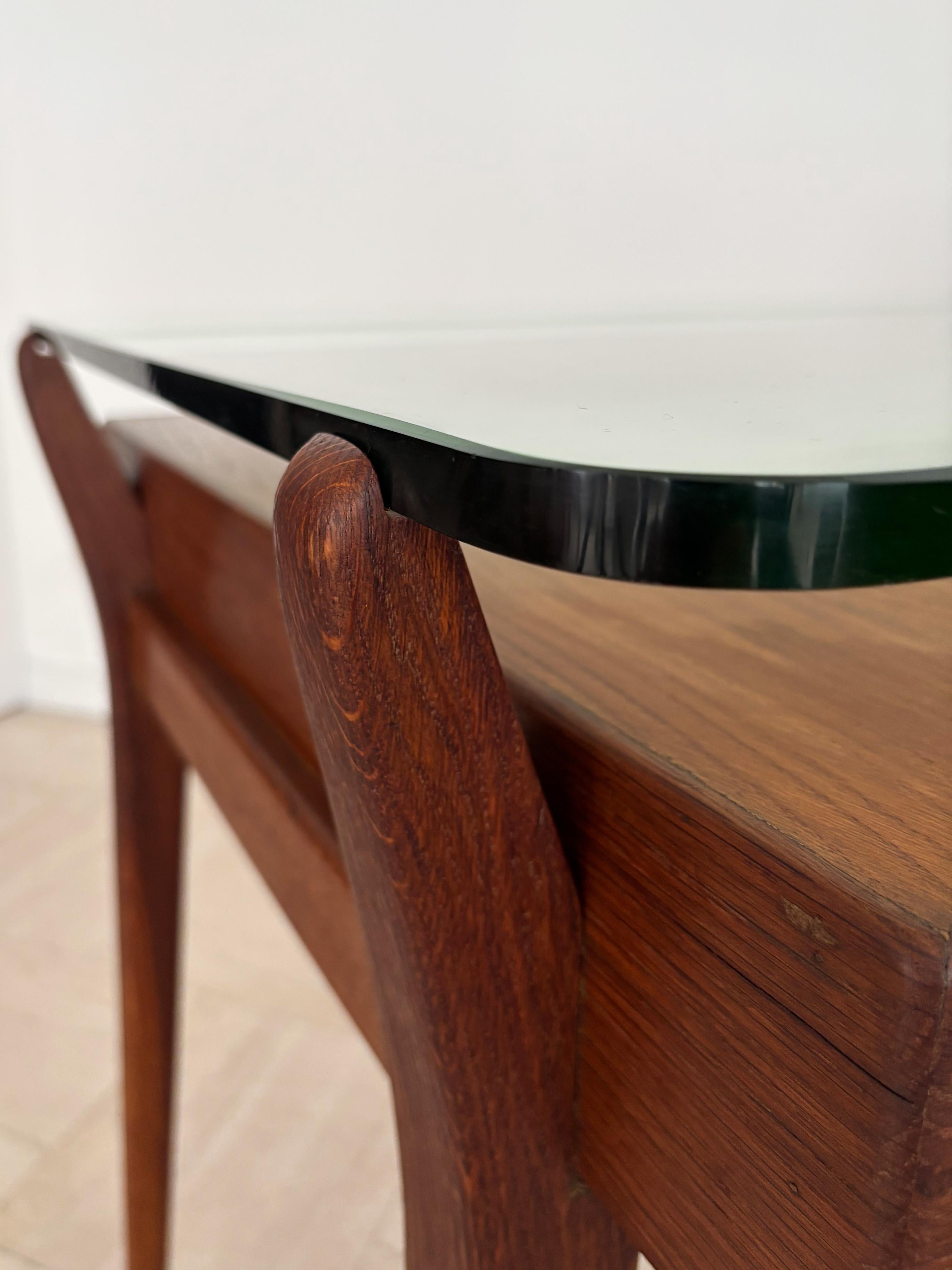 Escritorio italiano de diseño moderno de mediados de siglo de madera y cristal de los años 50 en venta 9