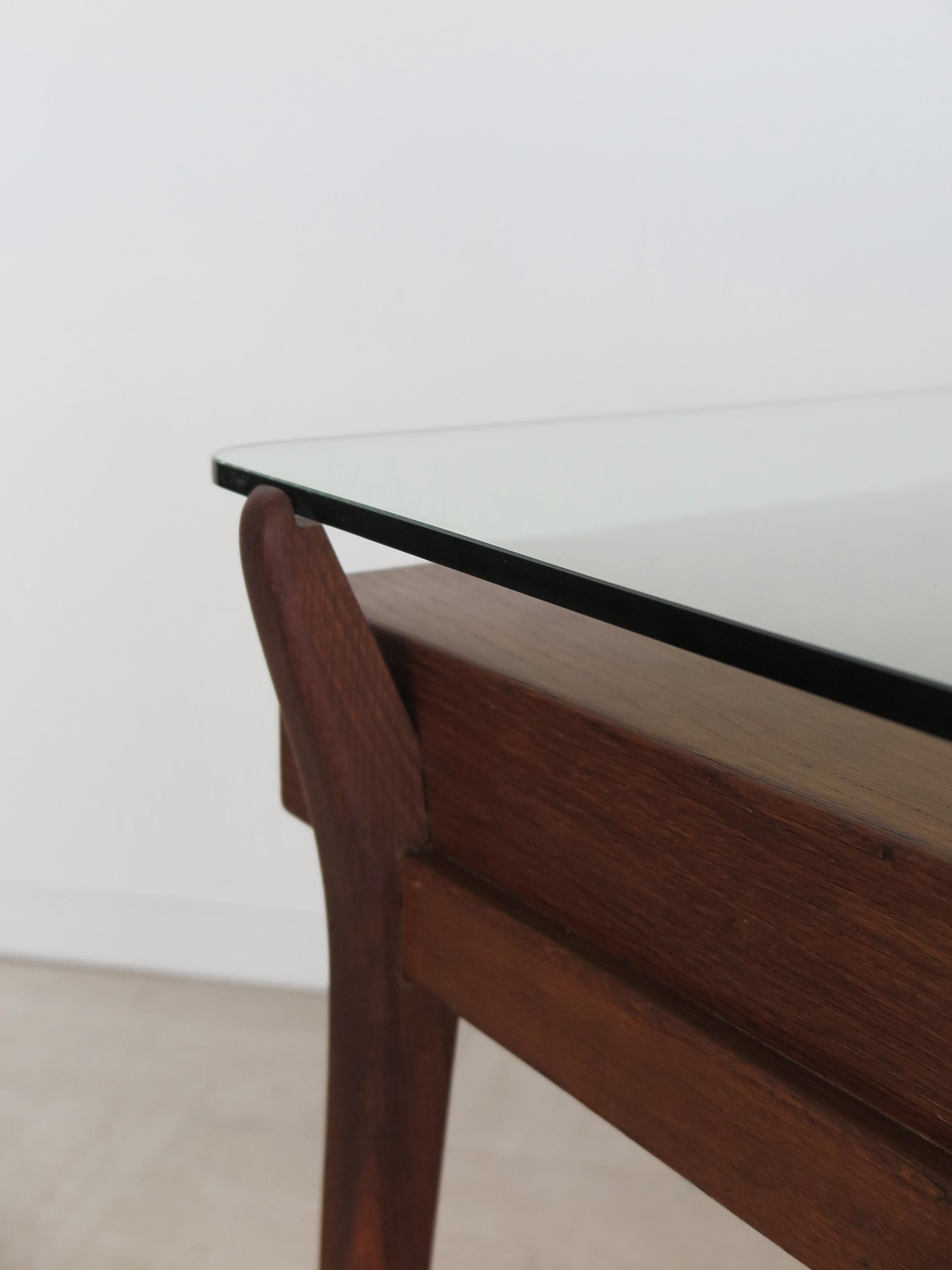 Escritorio italiano de diseño moderno de mediados de siglo de madera y cristal de los años 50 en venta 10
