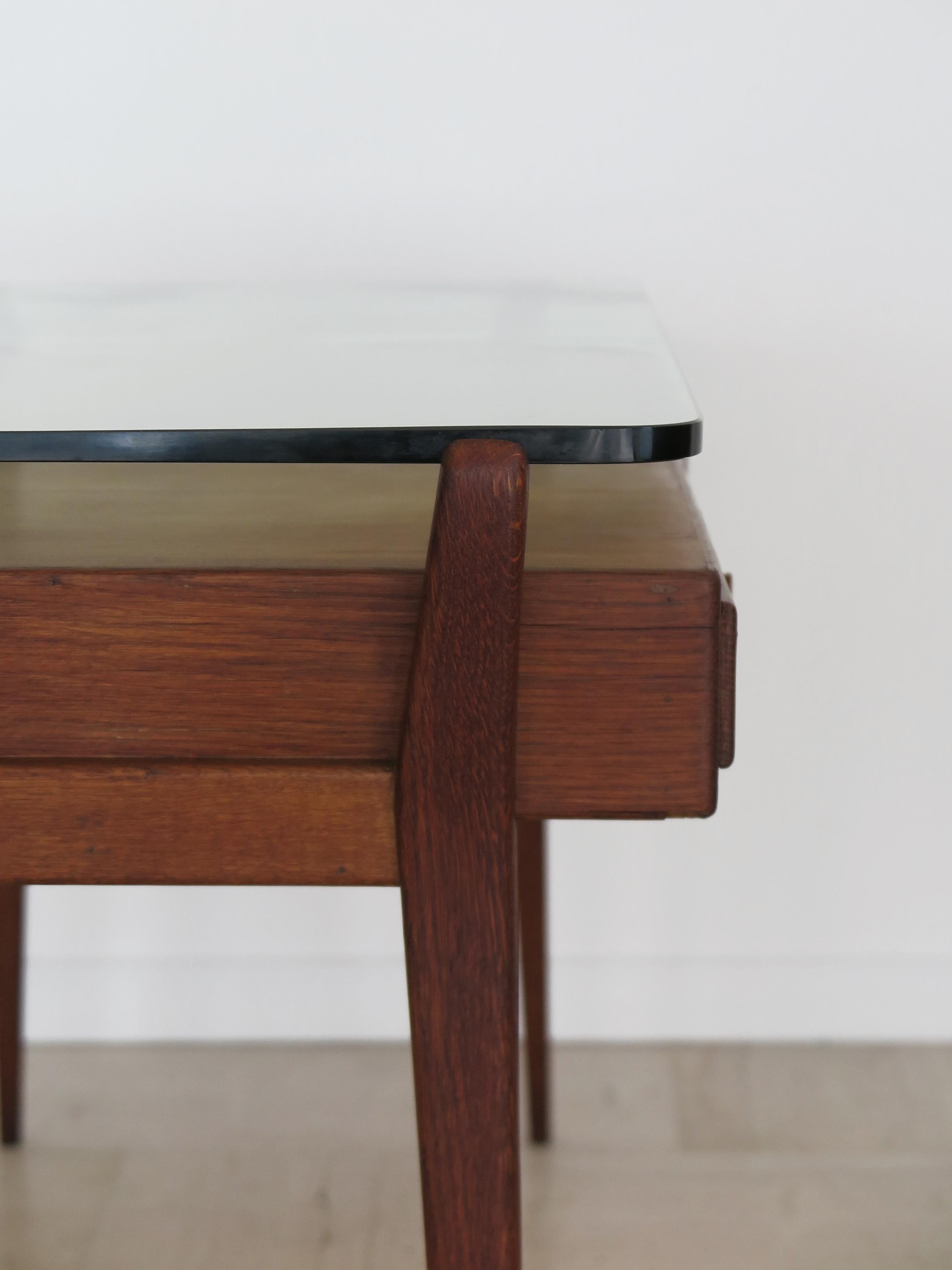 Escritorio italiano de diseño moderno de mediados de siglo de madera y cristal de los años 50 en venta 11