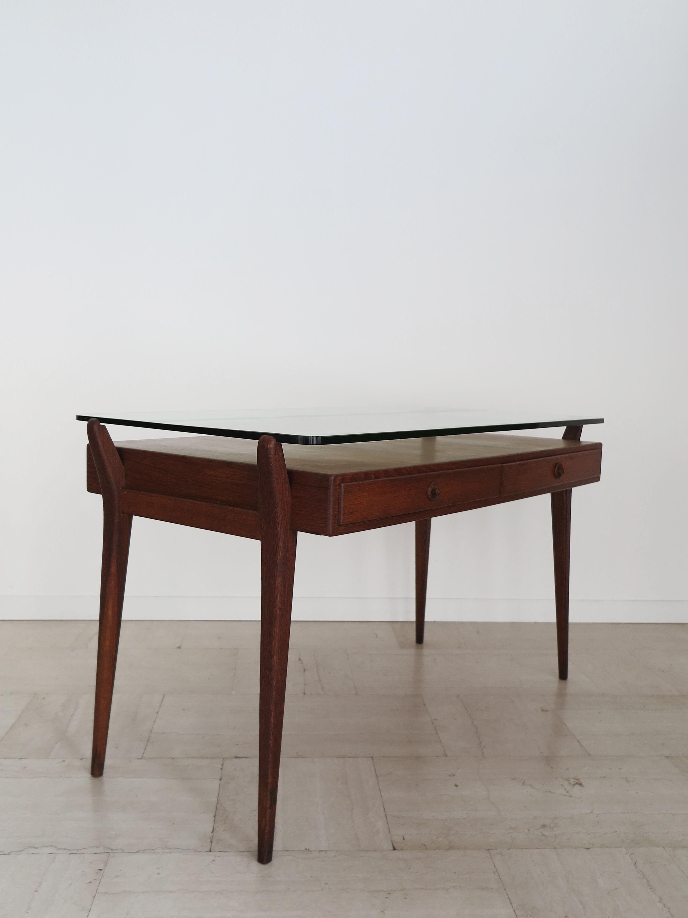 Escritorio italiano de diseño moderno de mediados de siglo de madera y cristal de los años 50 Moderno de mediados de siglo en venta