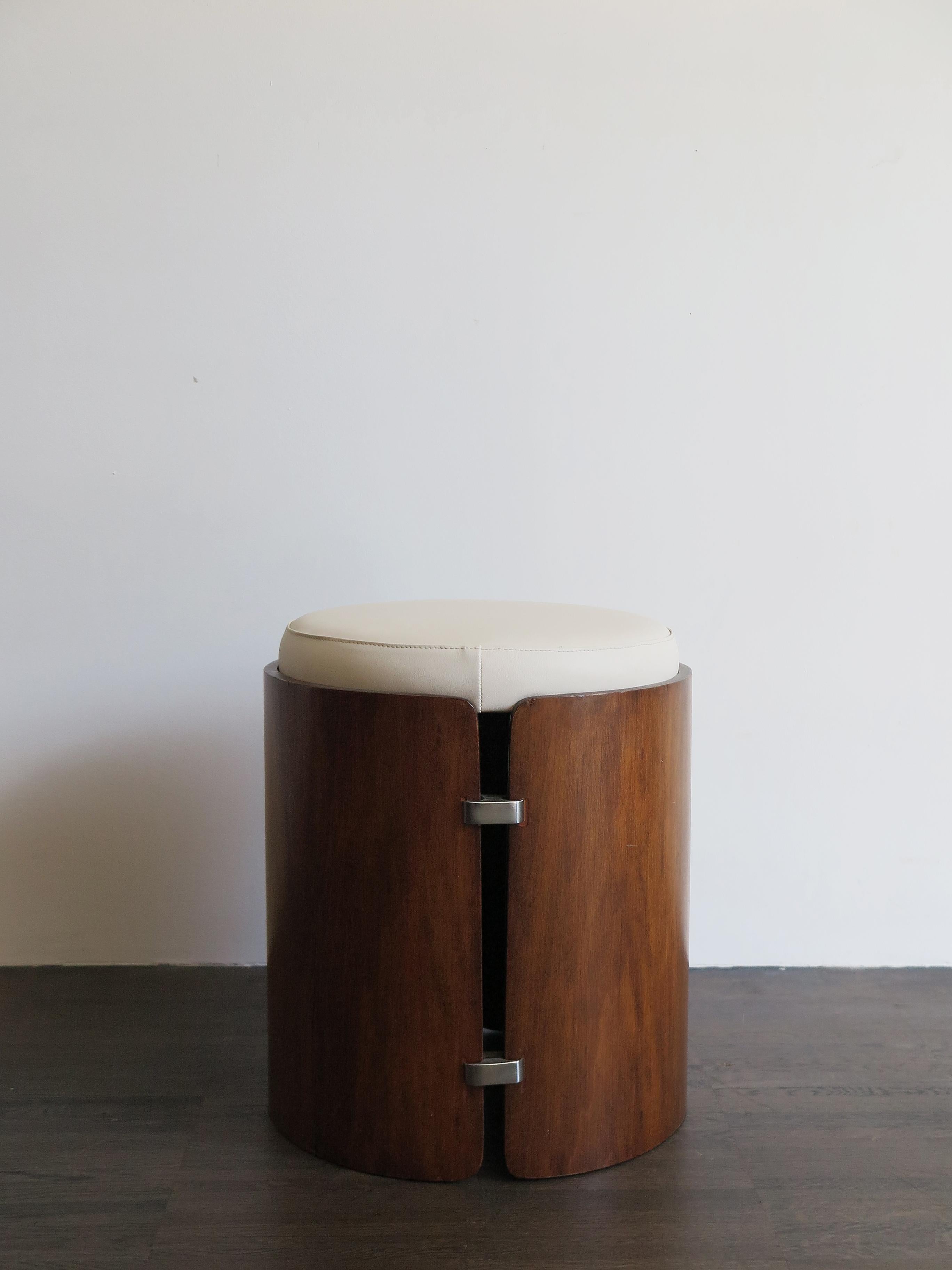 Cylindrical Mid-Century Modern design stool with wooden and metal frame and removable upholstered faux leather cushion,
Italian manufacture end of 1960s

Please note that the item is original of the period and this shows normal signs of age and
