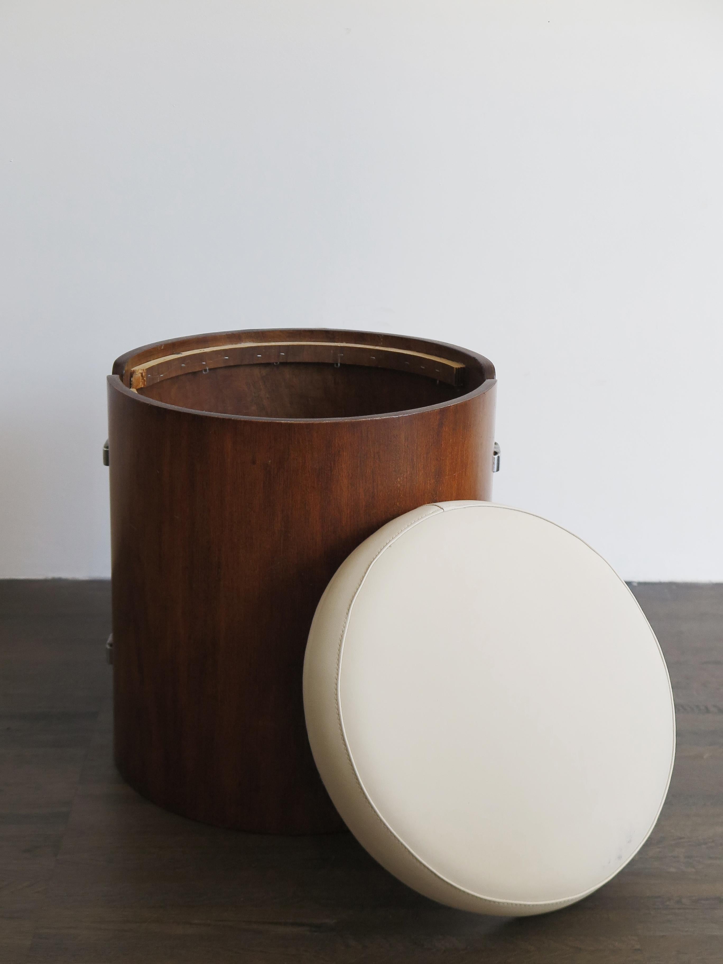 Italian Mid-Century Modern Design Wood Stool, 1960s 1
