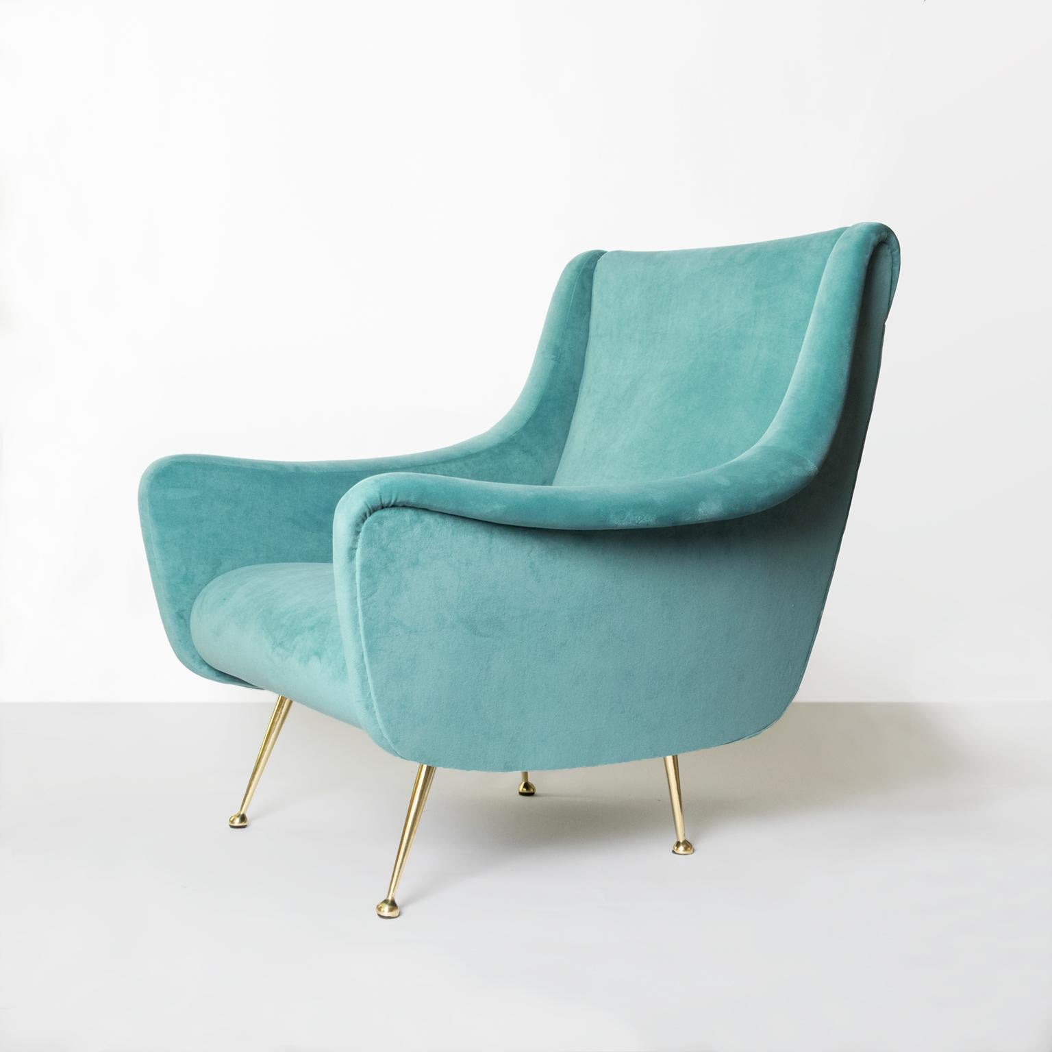A Midcentury Modern lounge chair newly restored and reupholstered in blue-green velvet. The newly polished legs are solid brass. Made by Lenzi has original metal label.
 
Measures: Height: 33