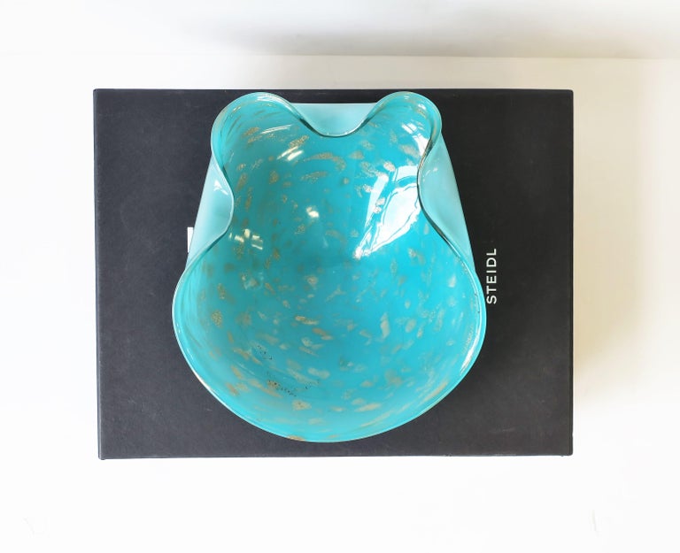 Midcentury Modern Italian Murano Art Glass Bowl in Turquoise Blue For Sale 5