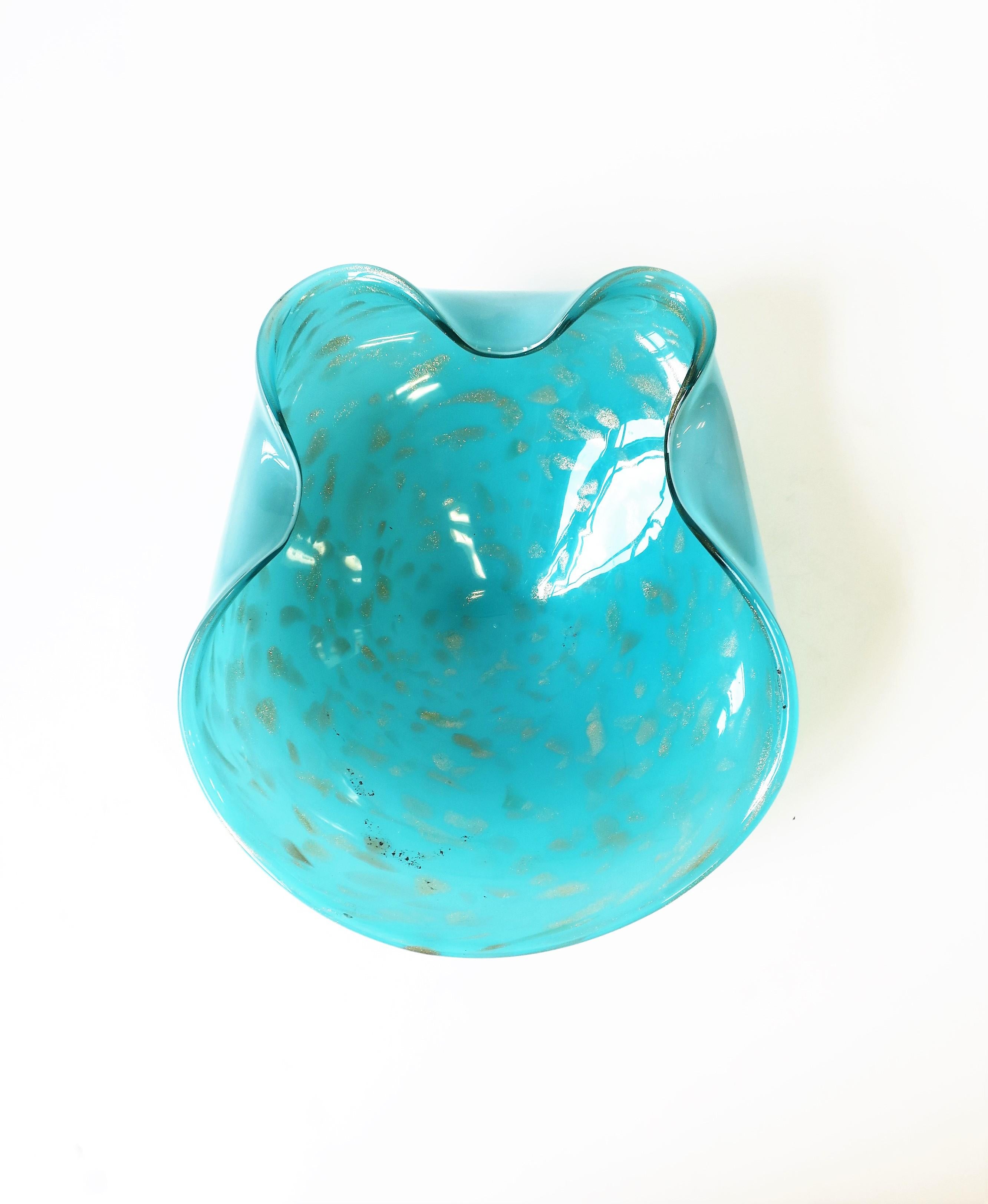 A beautiful and substantial Italian Murano art glass bowl in Caribbean/turquoise/azure blue with shimmering copper art glass, Midcentury Modern period, circa mid-20th century, 1960s, Italy. Great as a standalone piece or as a catchall/vide-poche.