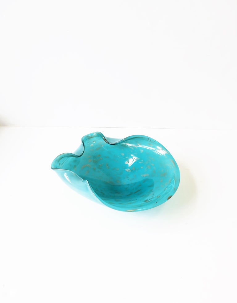 Midcentury Modern Italian Murano Art Glass Bowl in Turquoise Blue For Sale 3