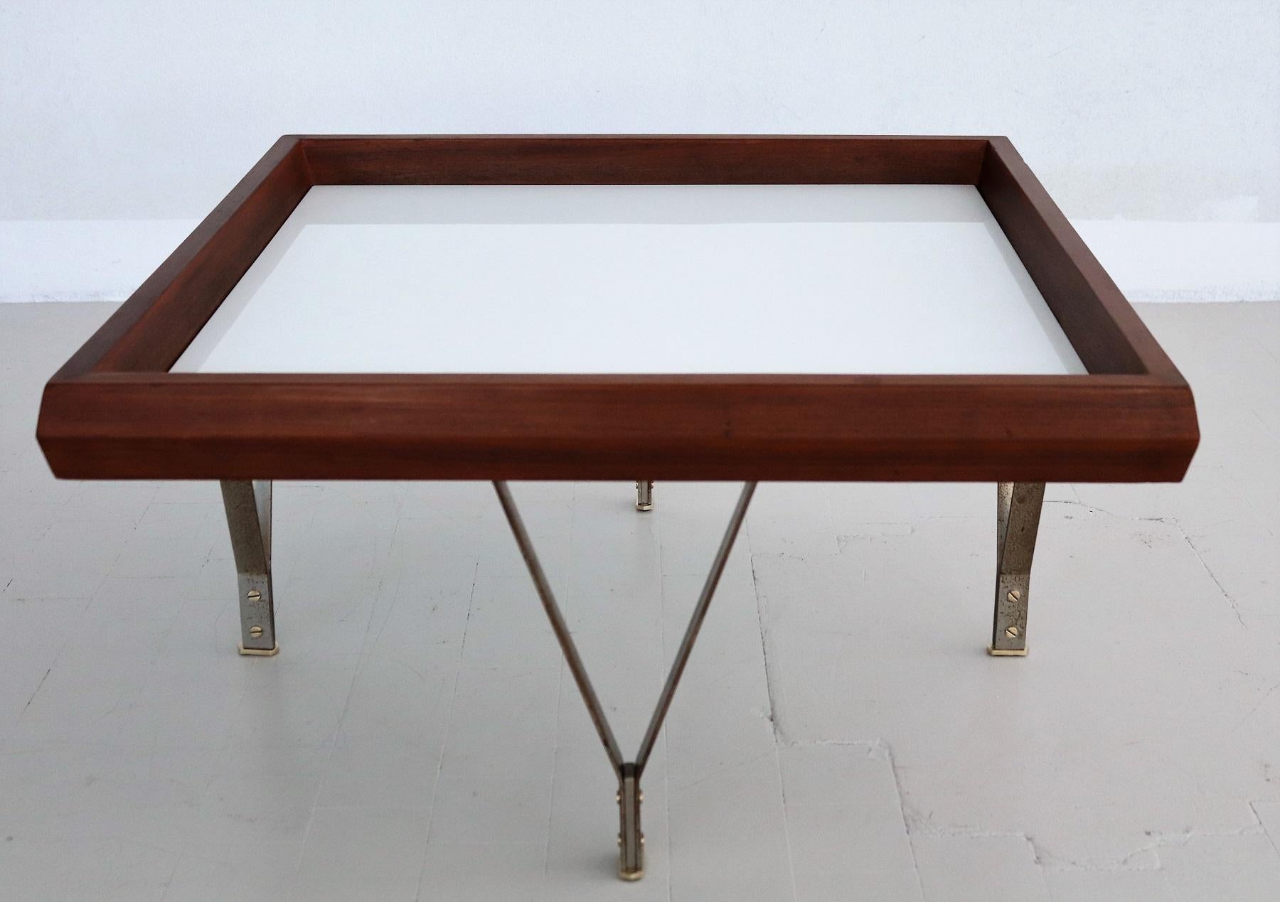 Gorgeous particular low sofa table from the Italian mid-century, approx. 1960s.
Reminds to the style of Ico Parisi.
The full mahogany table frame is based on a metal base with stainless steel legs and brass feet.
Inside the mahogany frame a white