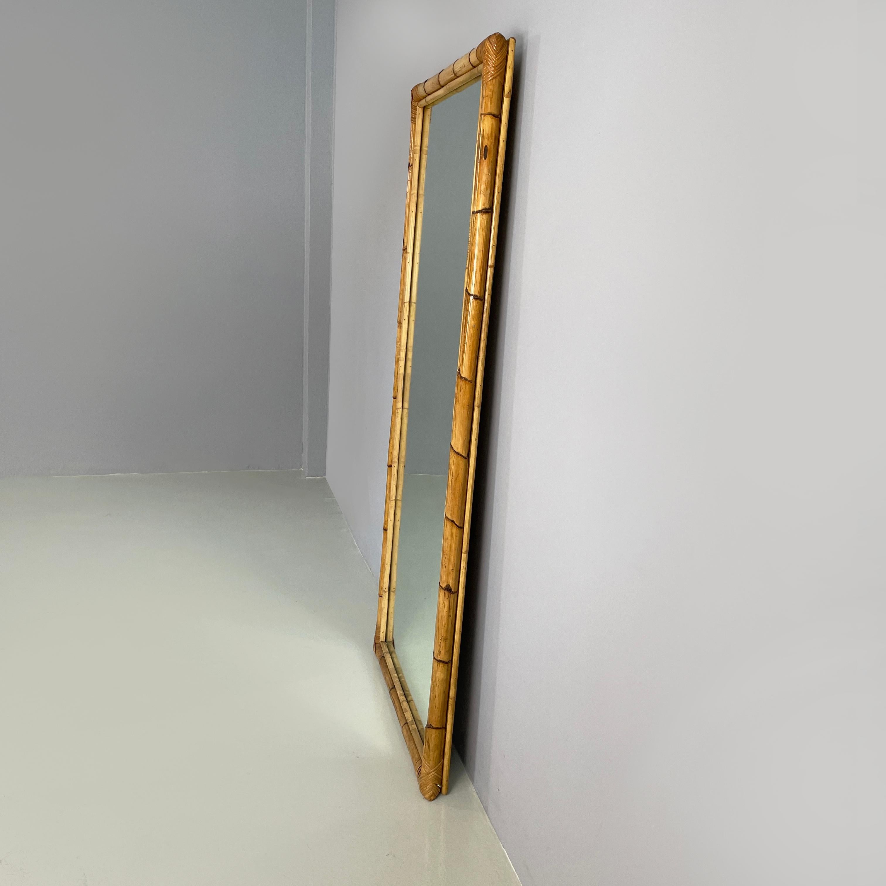 Italian mid.century modern Wall mirror with bamboo and wood, 1960s In Good Condition For Sale In MIlano, IT