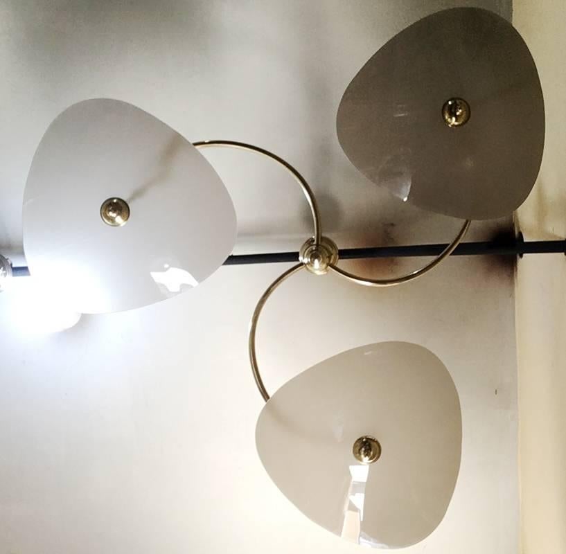 Metà XX secolo Lampadario italiano in stile Midcentury Moderne in vetro e doratura in vendita