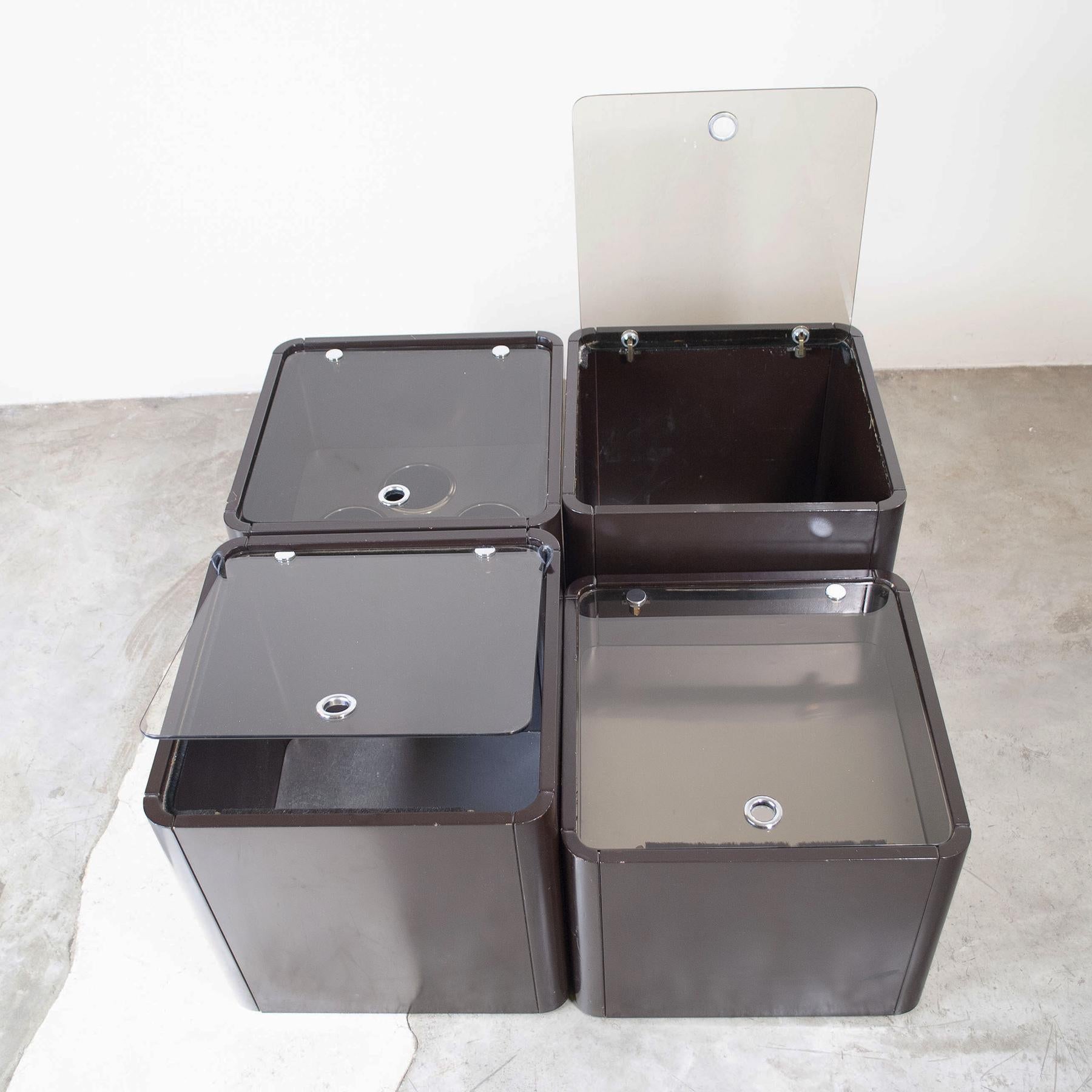 Italienischer modularer Satz von vier Boxen aus der Mitte des Jahrhunderts 1970er Jahre (Aluminium) im Angebot
